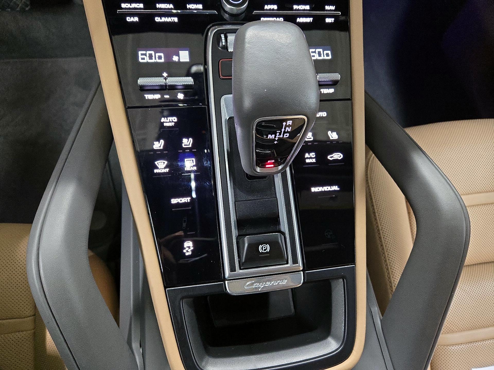 Thumbnail: 2021 Porsche Cayenne - 18