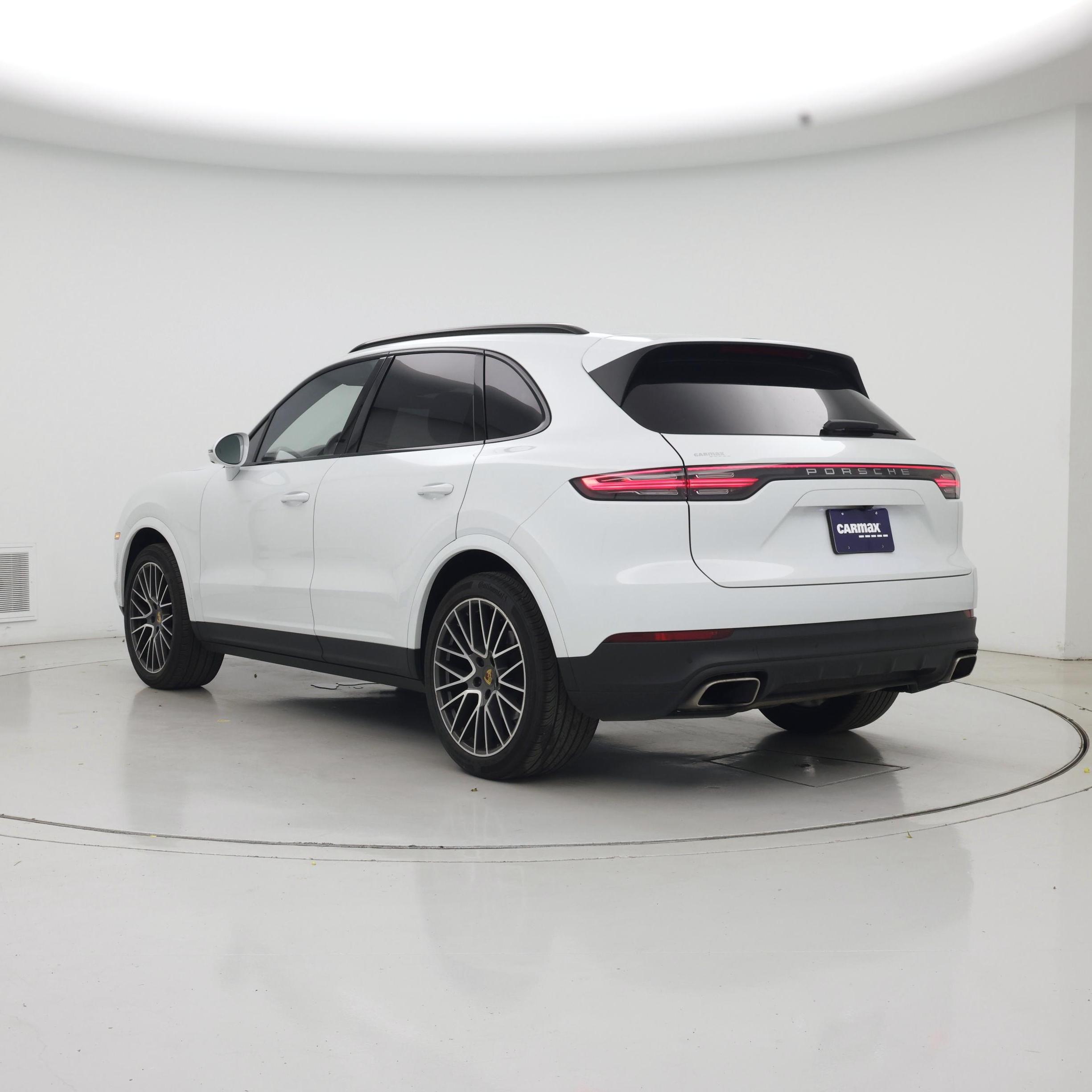 Thumbnail: 2021 Porsche Cayenne - 2