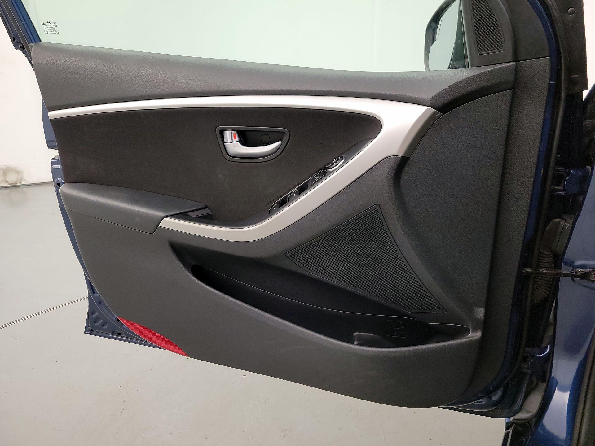 Thumbnail: 2016 Hyundai Elantra - 12
