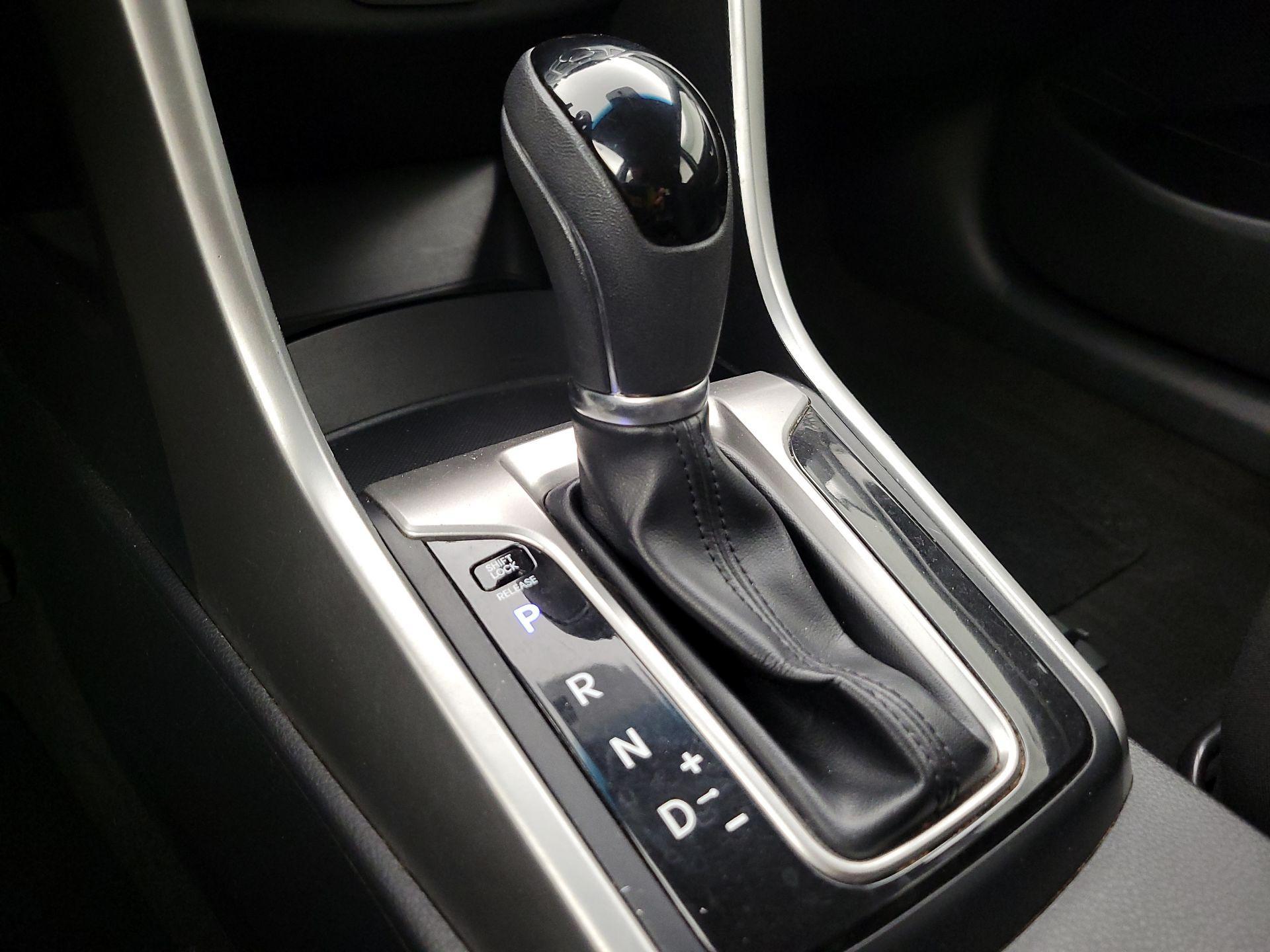 Thumbnail: 2016 Hyundai Elantra - 16