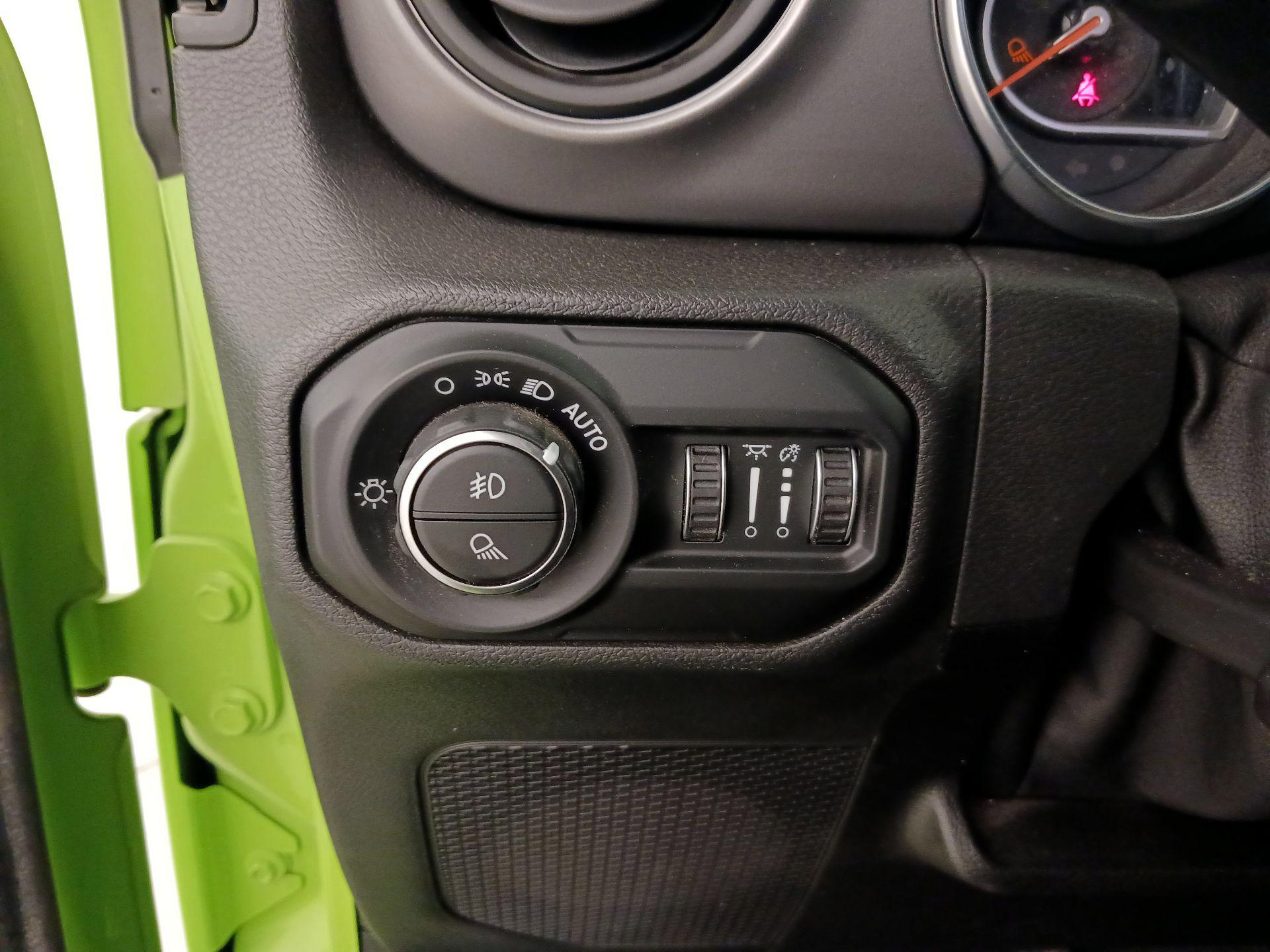 Thumbnail: 2021 Jeep Gladiator - 13