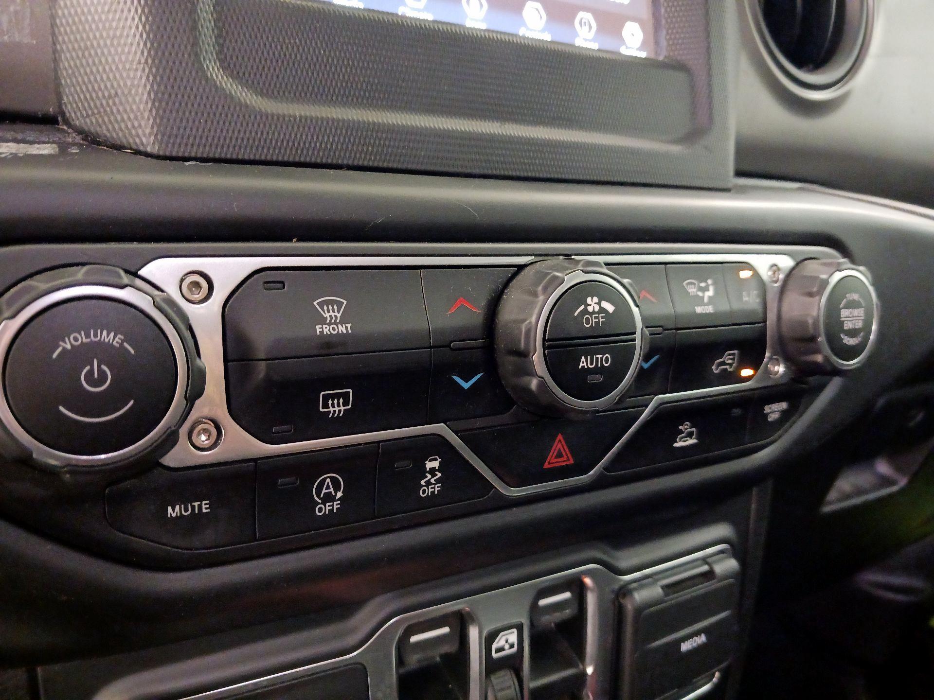 Thumbnail: 2021 Jeep Gladiator - 16