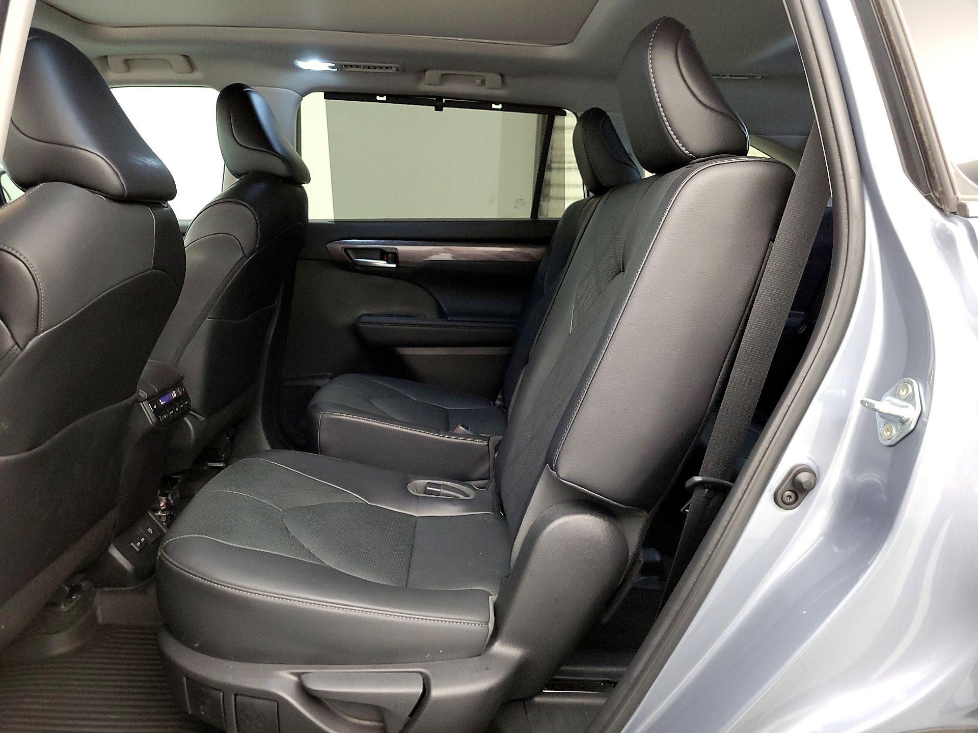 Thumbnail: 2023 Toyota Highlander - 20