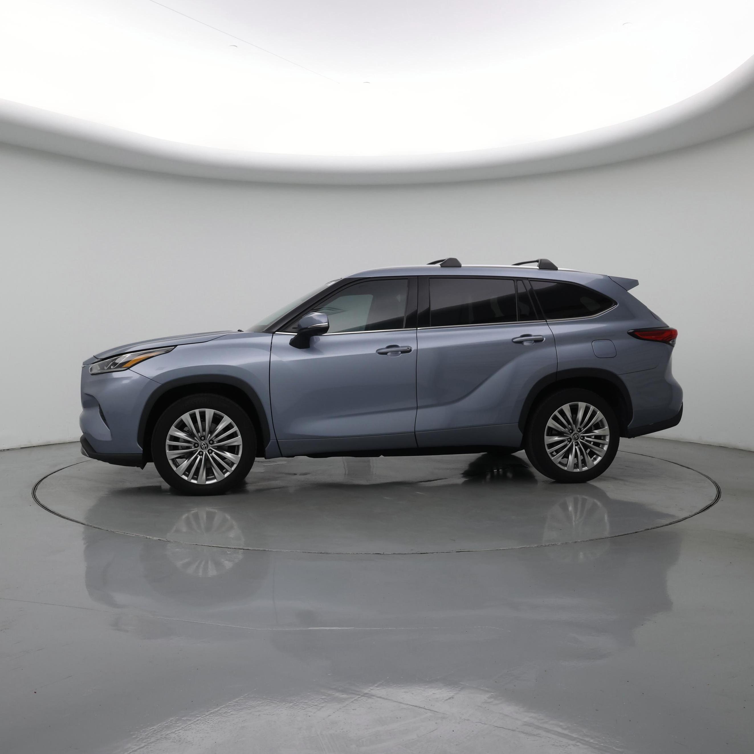 Thumbnail: 2023 Toyota Highlander - 3