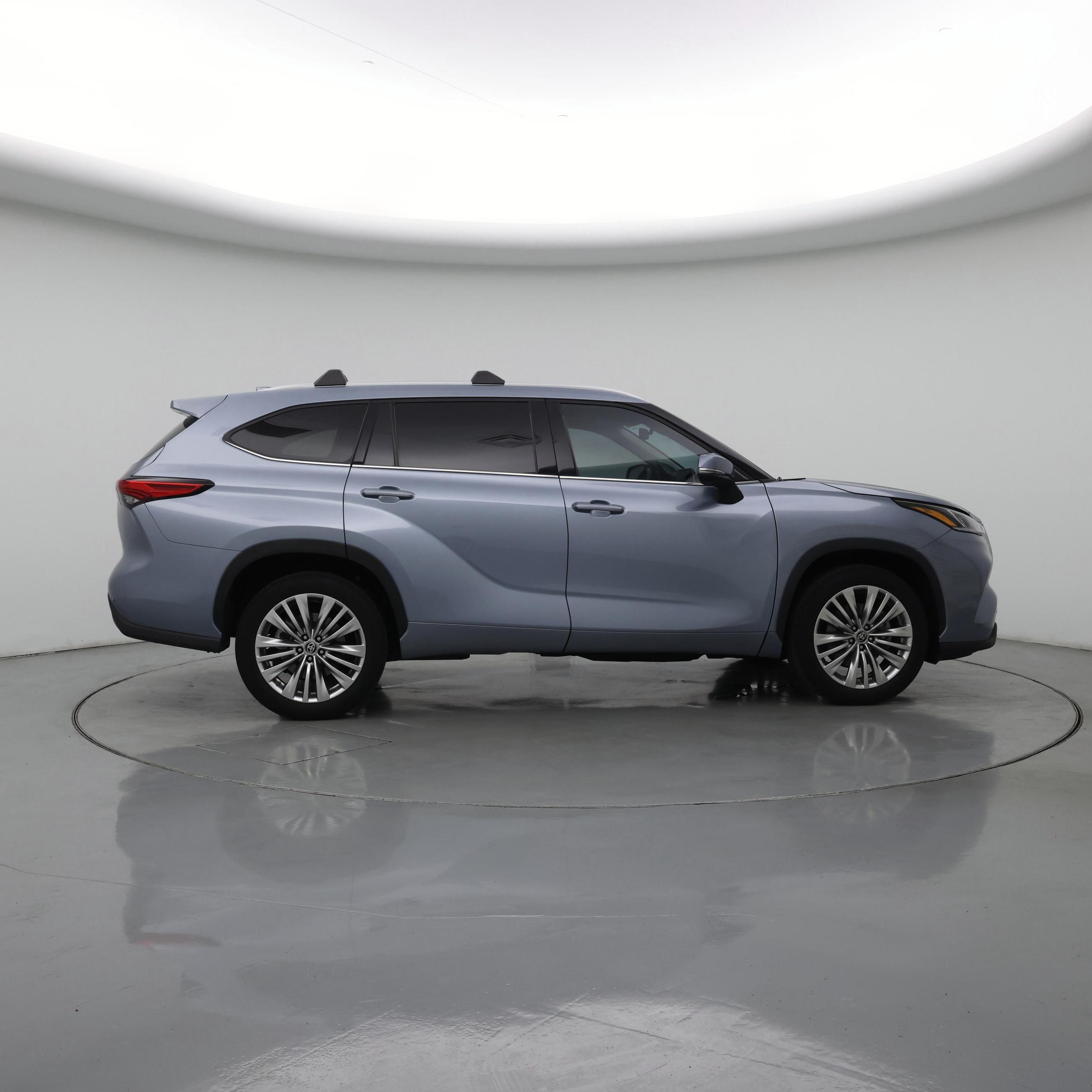 Thumbnail: 2023 Toyota Highlander - 7