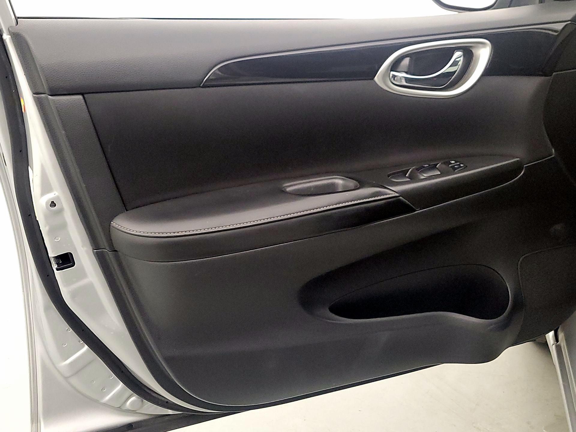 Thumbnail: 2019 Nissan Sentra - 12