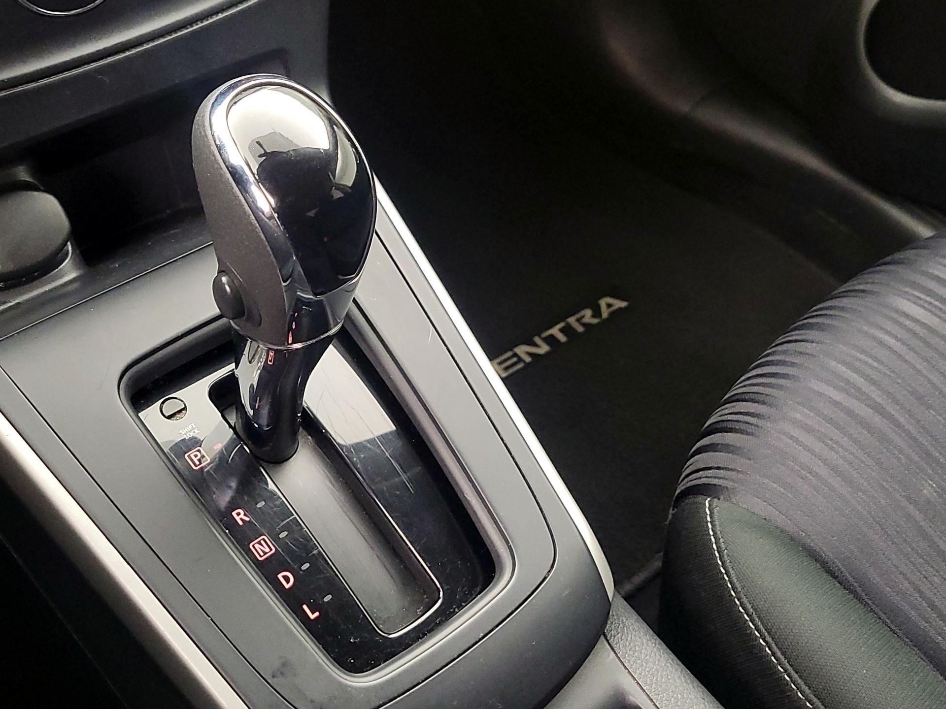 Thumbnail: 2019 Nissan Sentra - 17