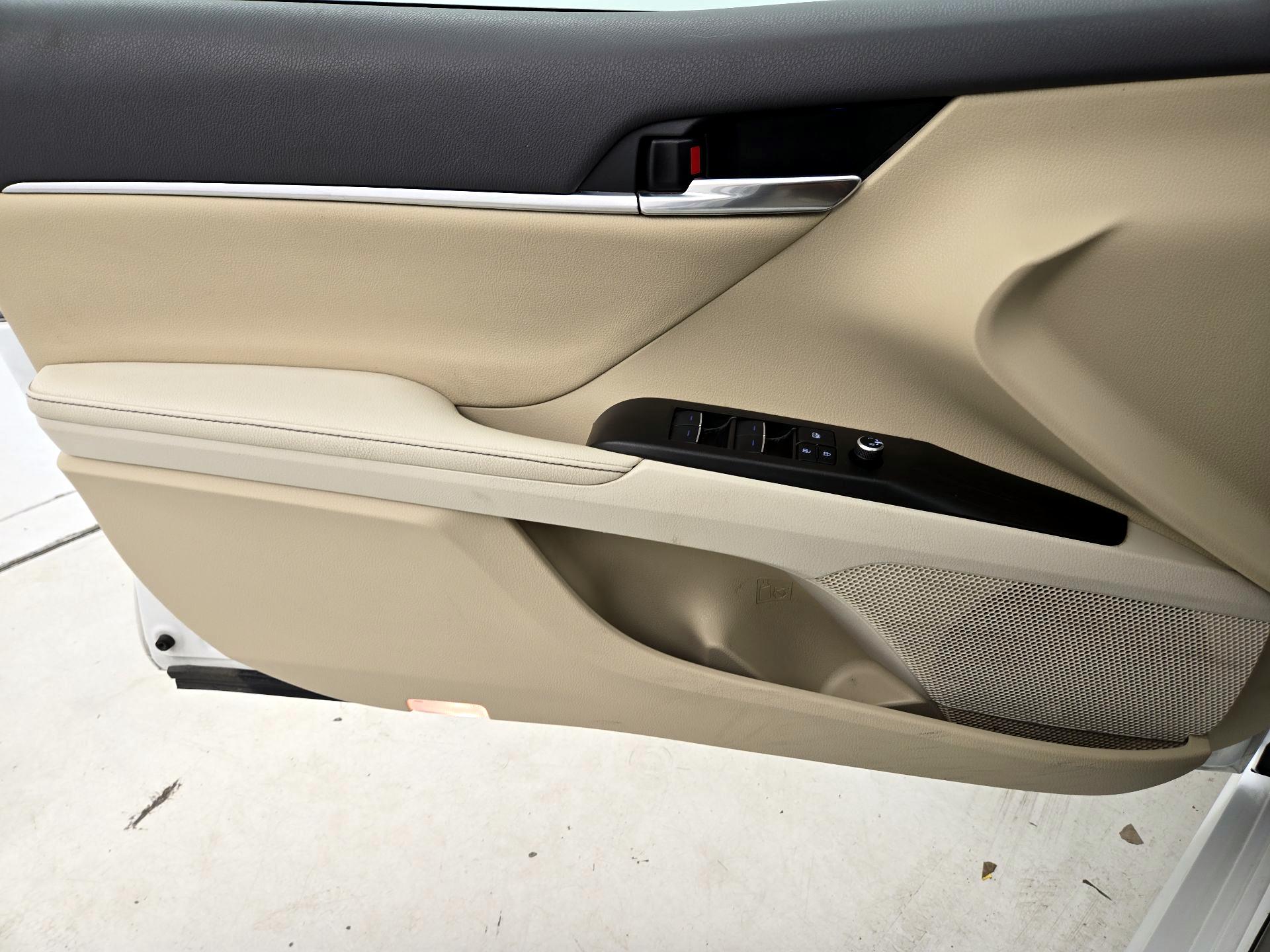 Thumbnail: 2022 Toyota Camry - 12