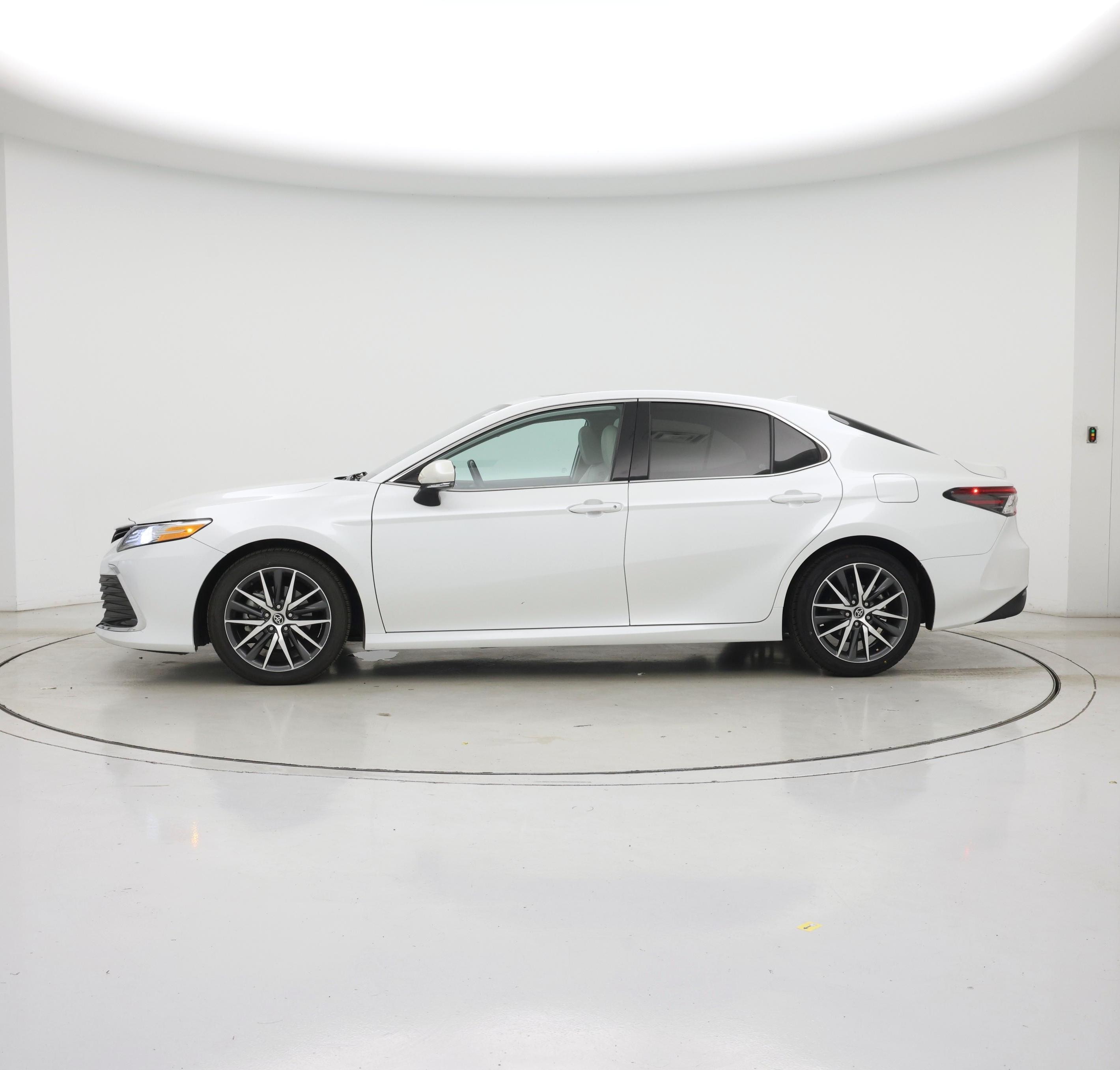 Thumbnail: 2022 Toyota Camry - 3