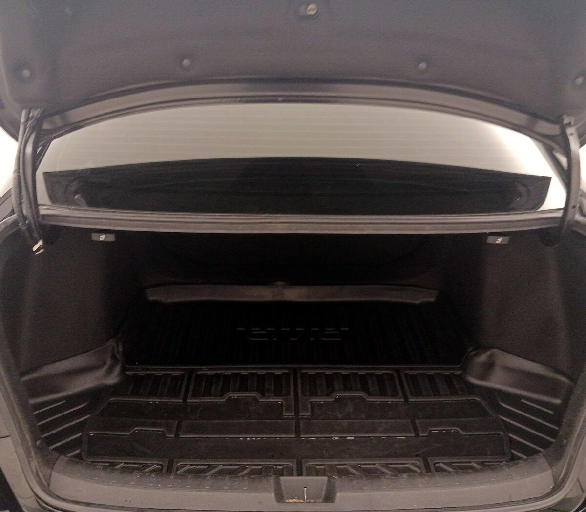 Trunk/Cargo (Seats Up)