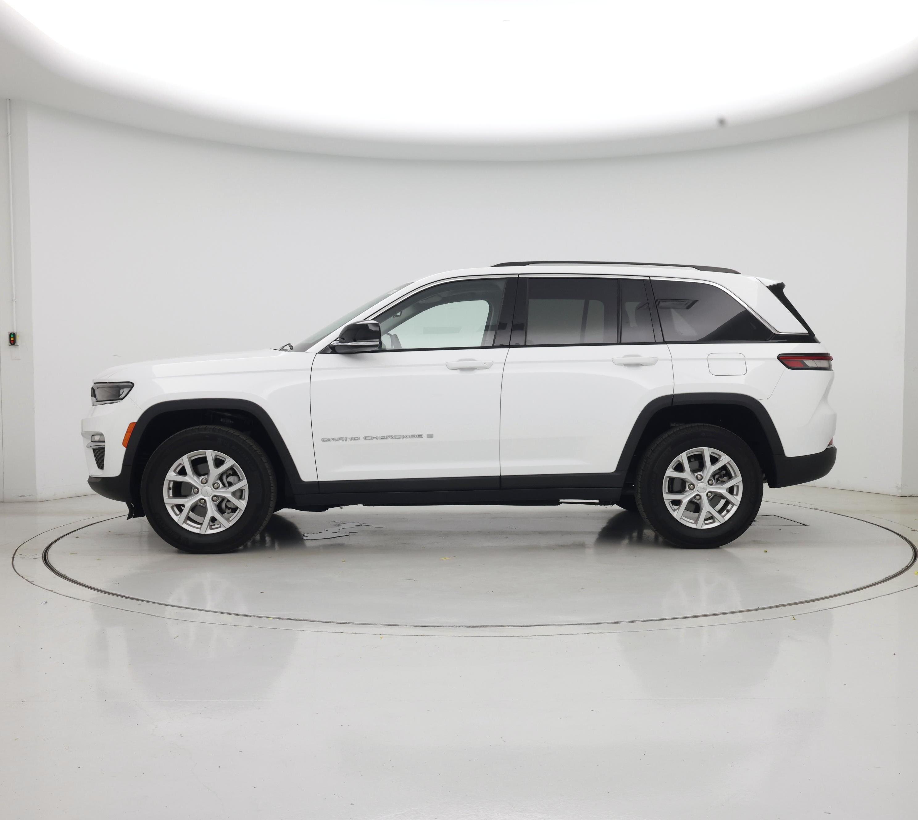 Thumbnail: 2023 Jeep Grand Cherokee - 3