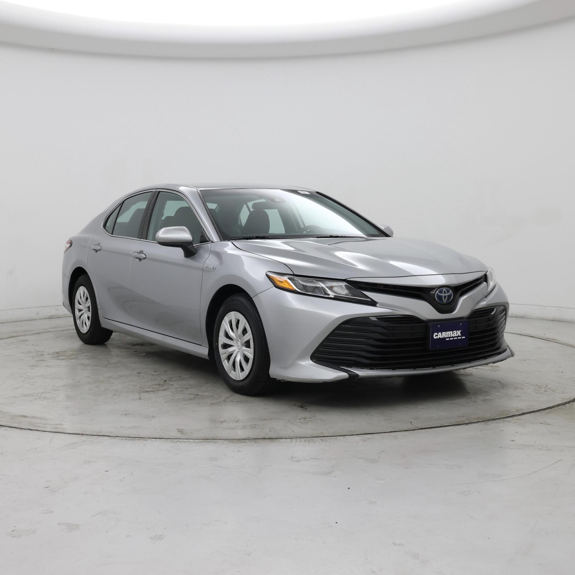 Silver 2020 Toyota Camry Hybrid Sedan Front-Wheel Drive Automatic