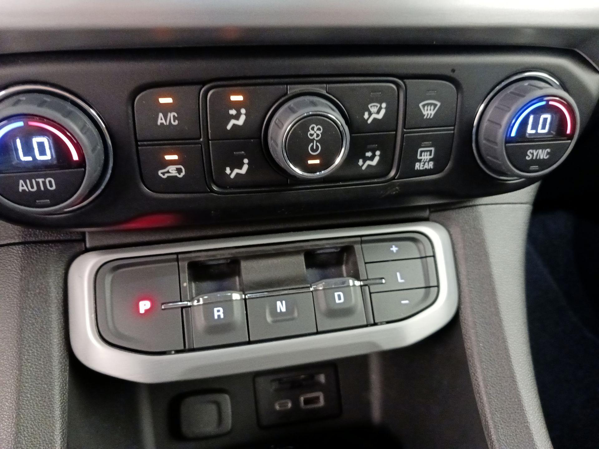 Thumbnail: 2023 GMC Acadia - 17
