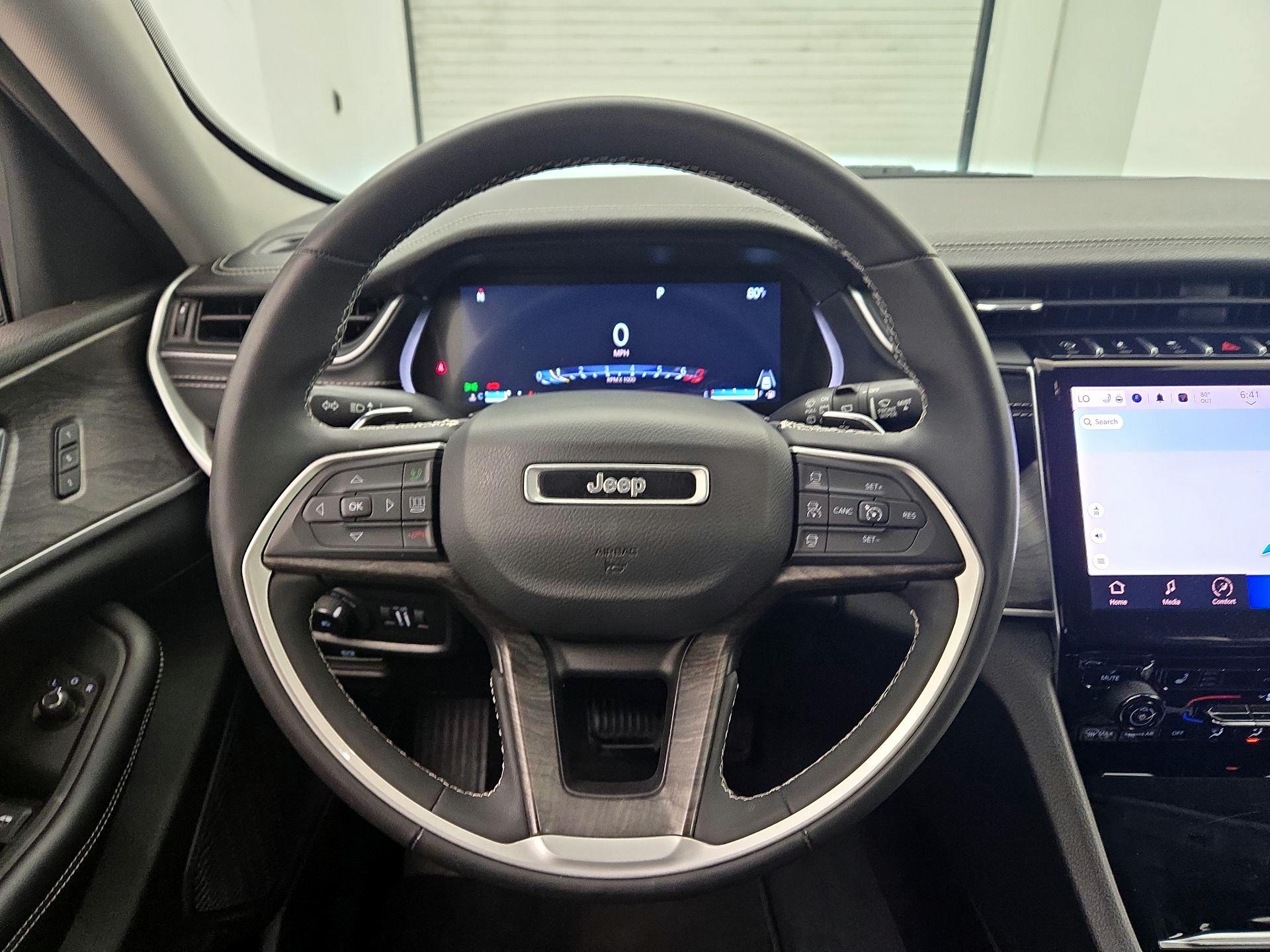 Thumbnail: 2023 Jeep Grand Cherokee - 10