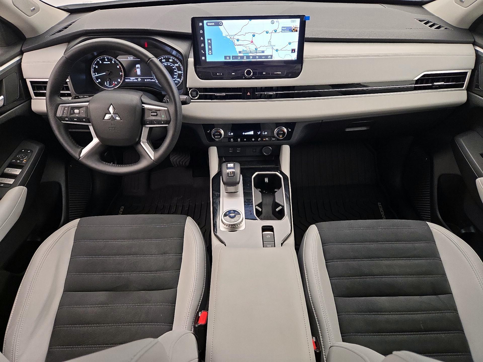 Thumbnail: 2025 Mitsubishi Outlander - 9