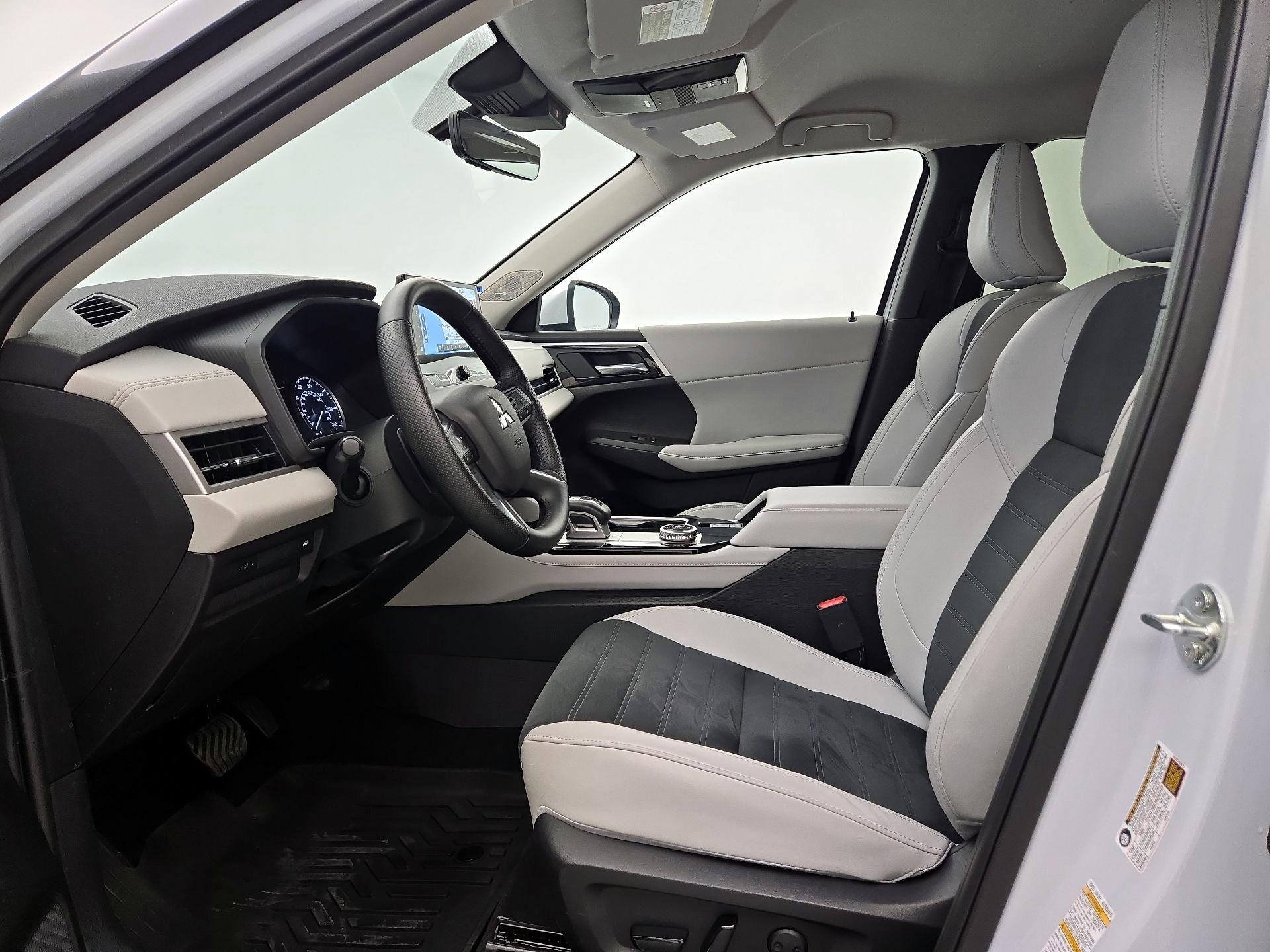 Thumbnail: 2025 Mitsubishi Outlander - 11