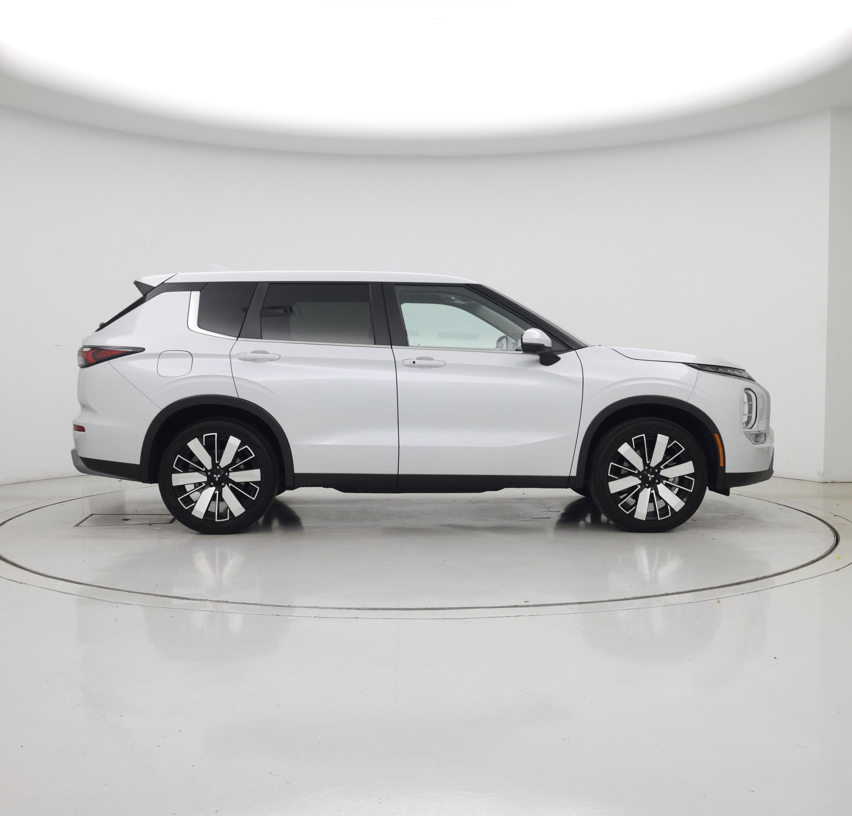 Thumbnail: 2025 Mitsubishi Outlander - 7