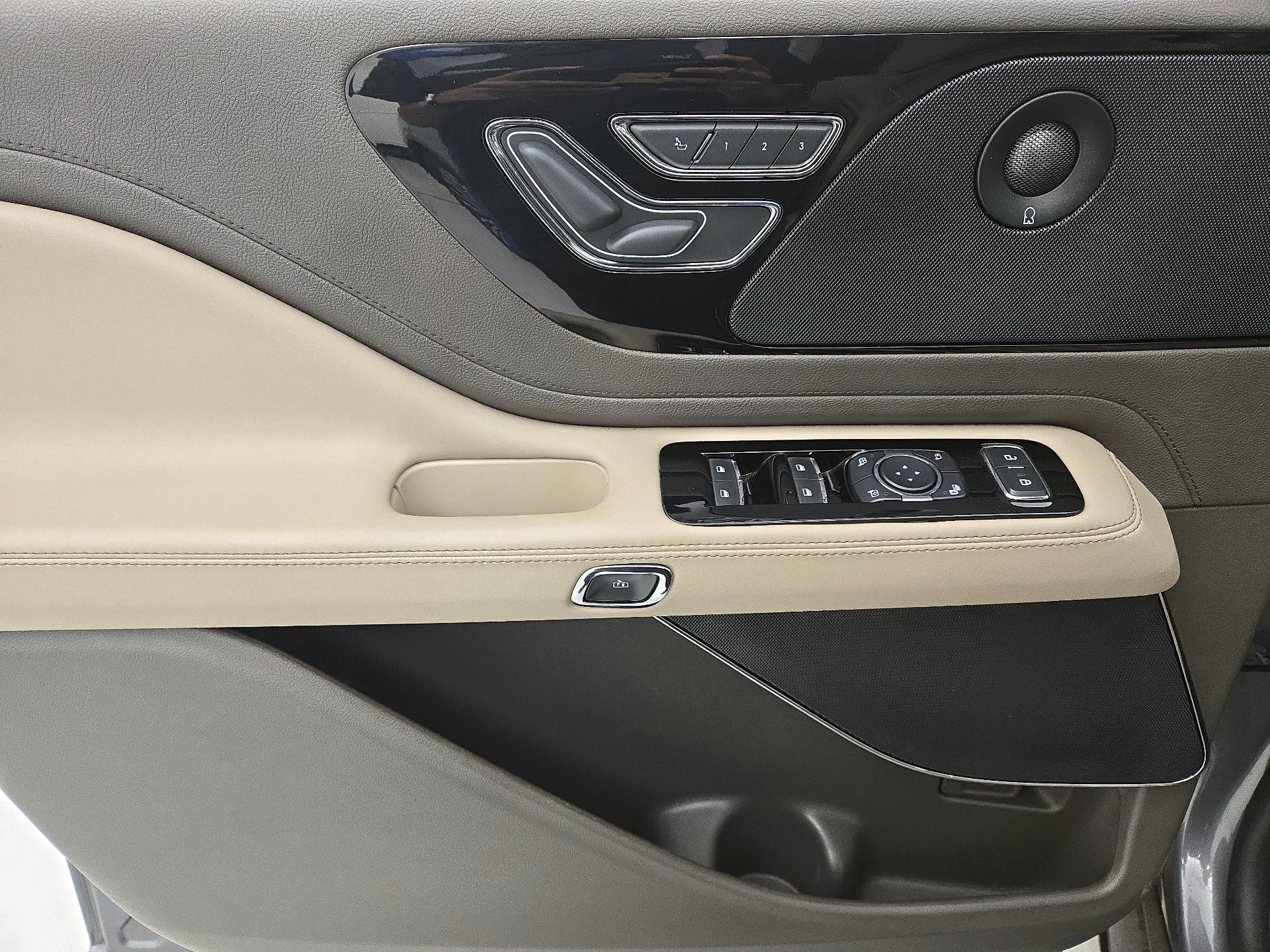 Thumbnail: 2023 Lincoln Aviator - 12