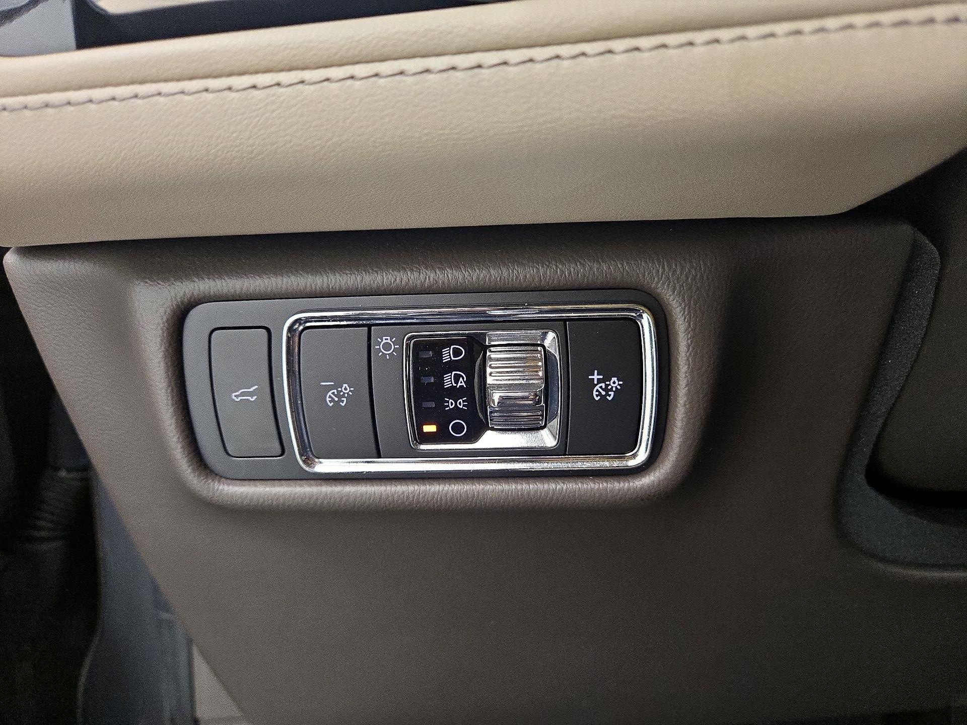 Thumbnail: 2023 Lincoln Aviator - 13