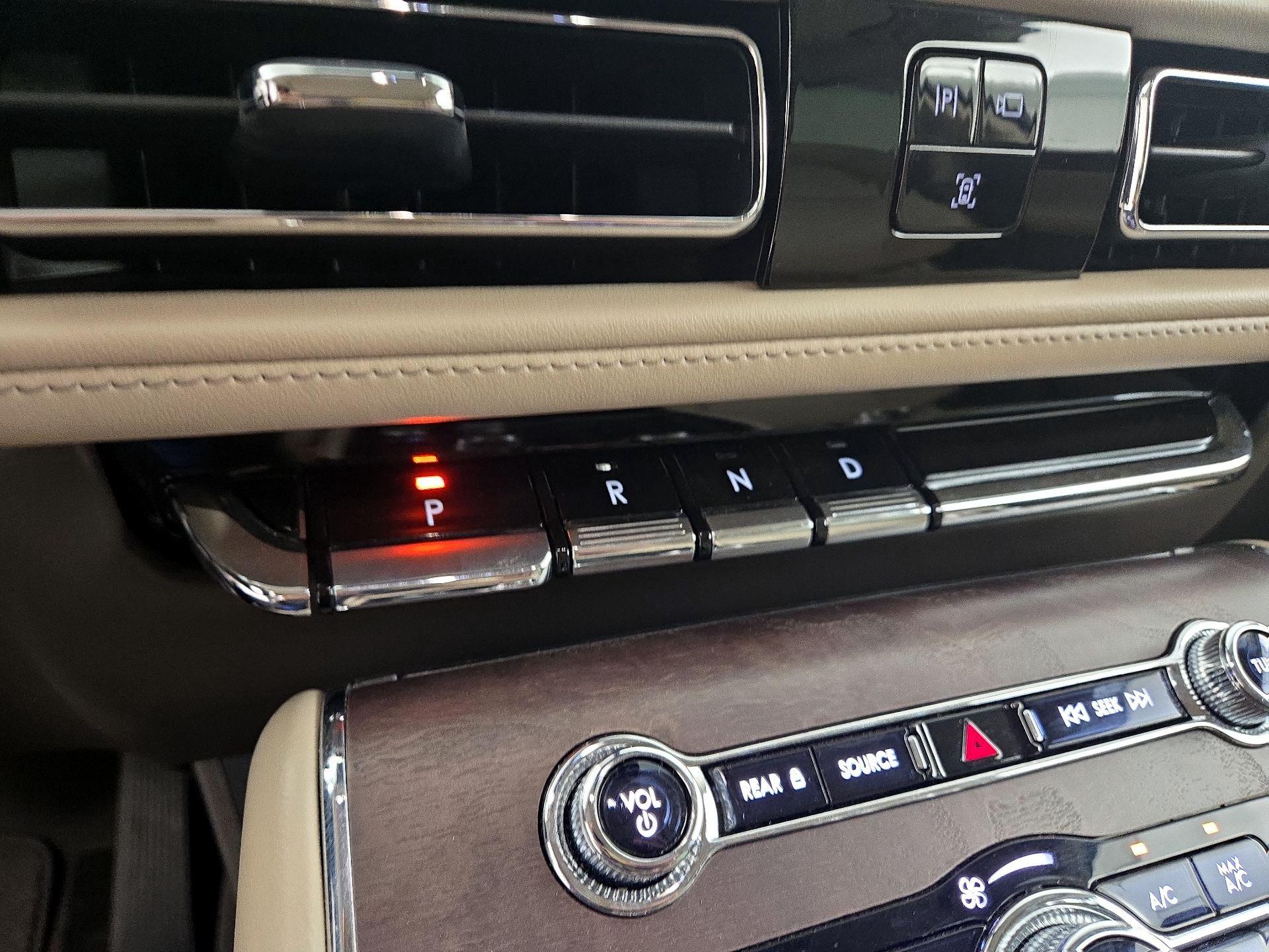 Thumbnail: 2023 Lincoln Aviator - 18