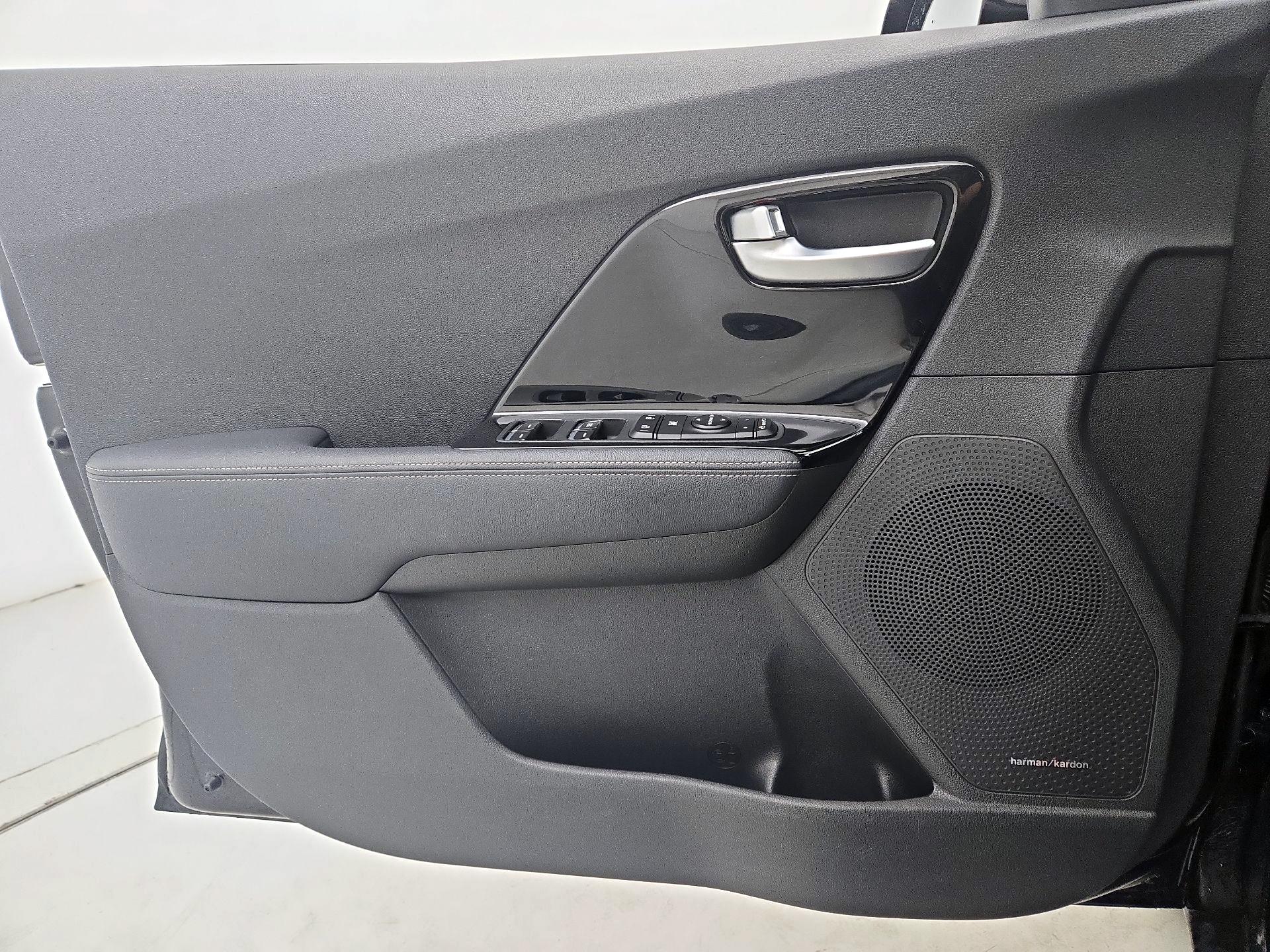Thumbnail: 2022 Kia Niro - 12