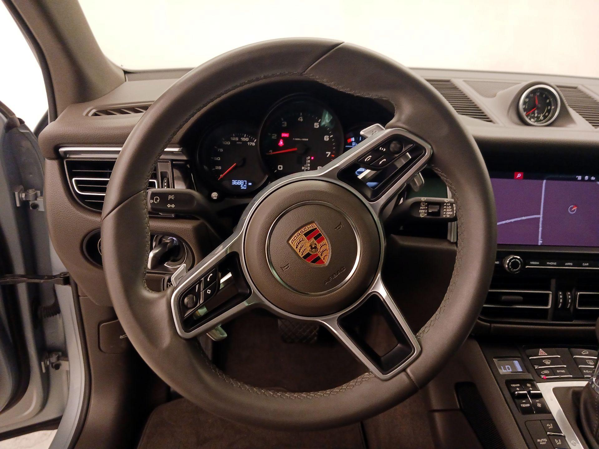 Thumbnail: 2021 Porsche Macan - 10