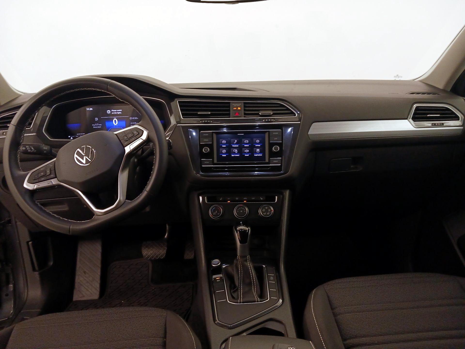 Thumbnail: 2023 Volkswagen Tiguan - 9