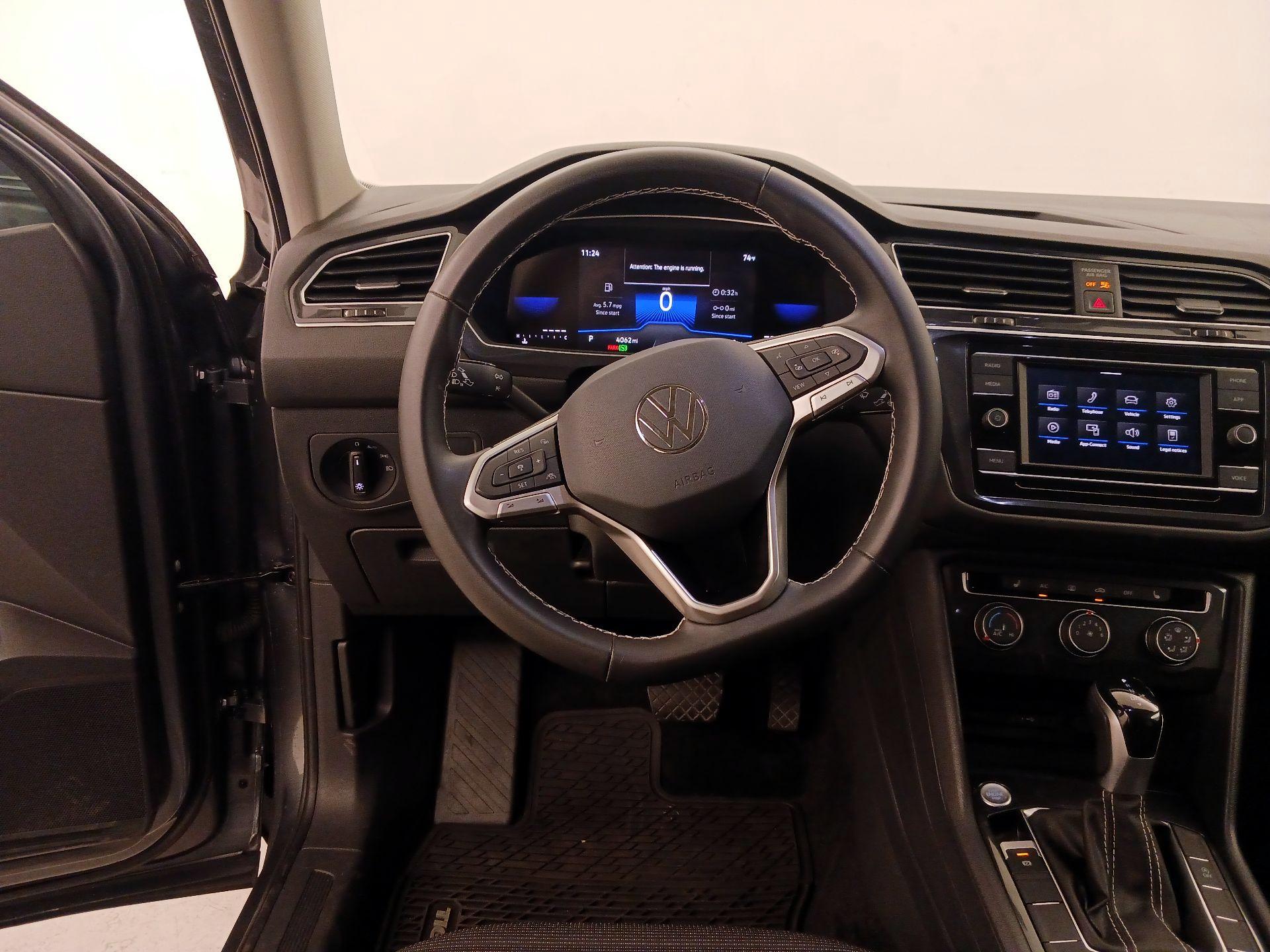 Thumbnail: 2023 Volkswagen Tiguan - 10