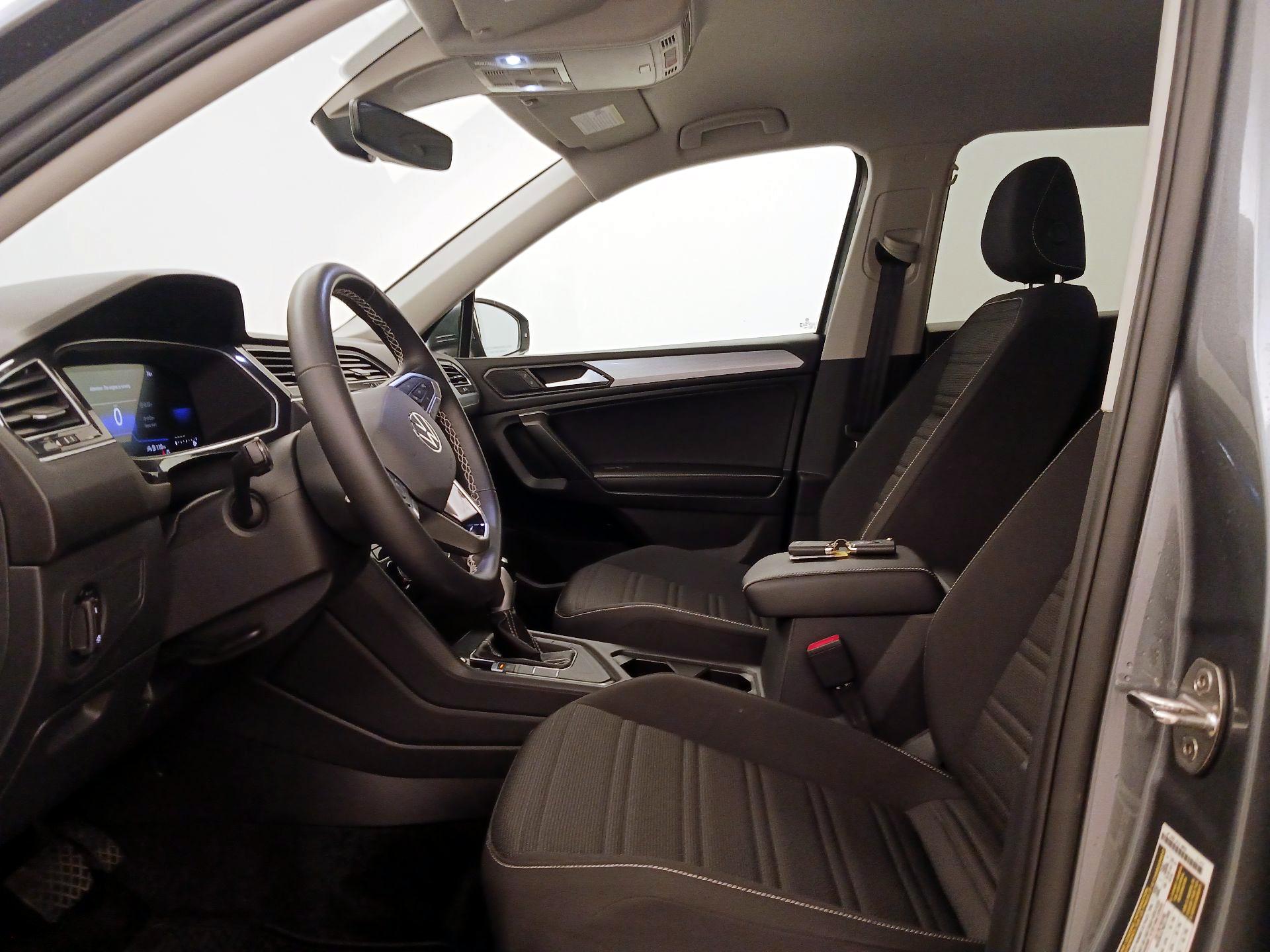 Thumbnail: 2023 Volkswagen Tiguan - 11