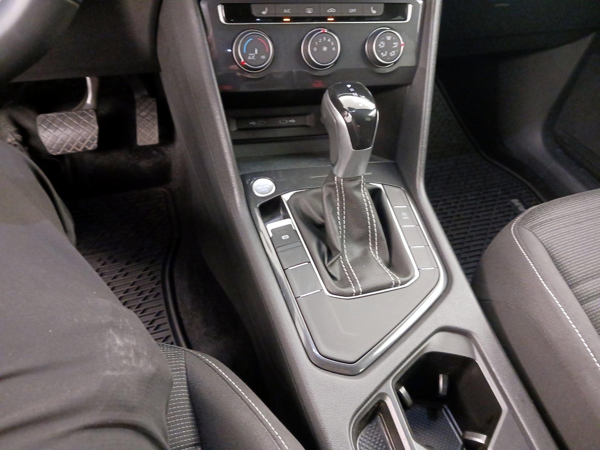 Thumbnail: 2023 Volkswagen Tiguan - 17
