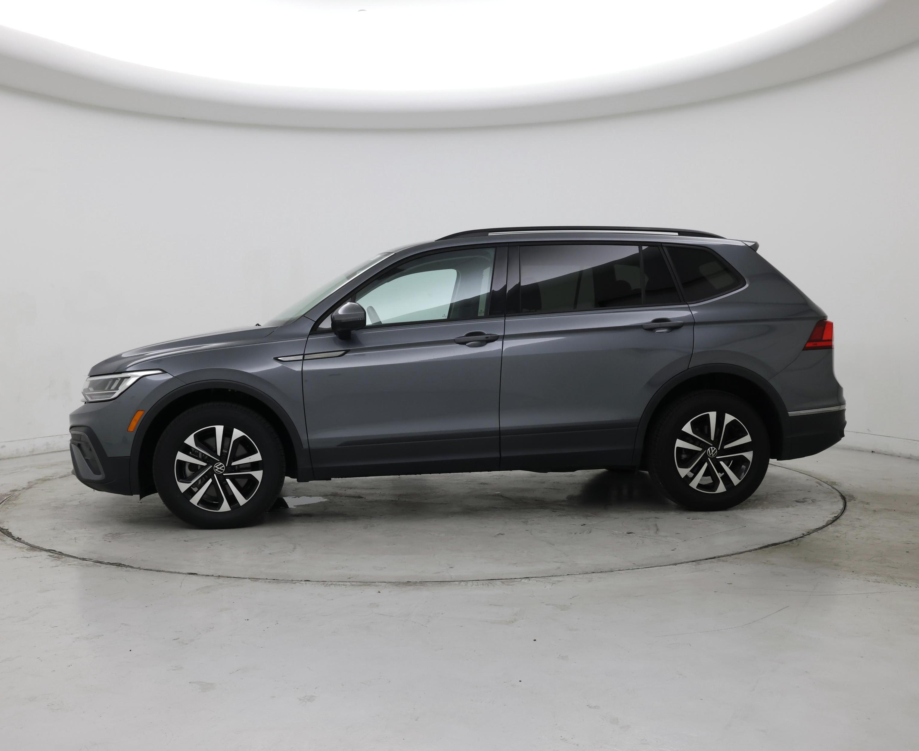 Thumbnail: 2023 Volkswagen Tiguan - 3