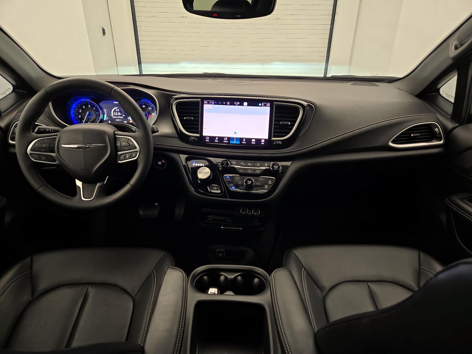 Thumbnail: 2025 Chrysler Pacifica - 9