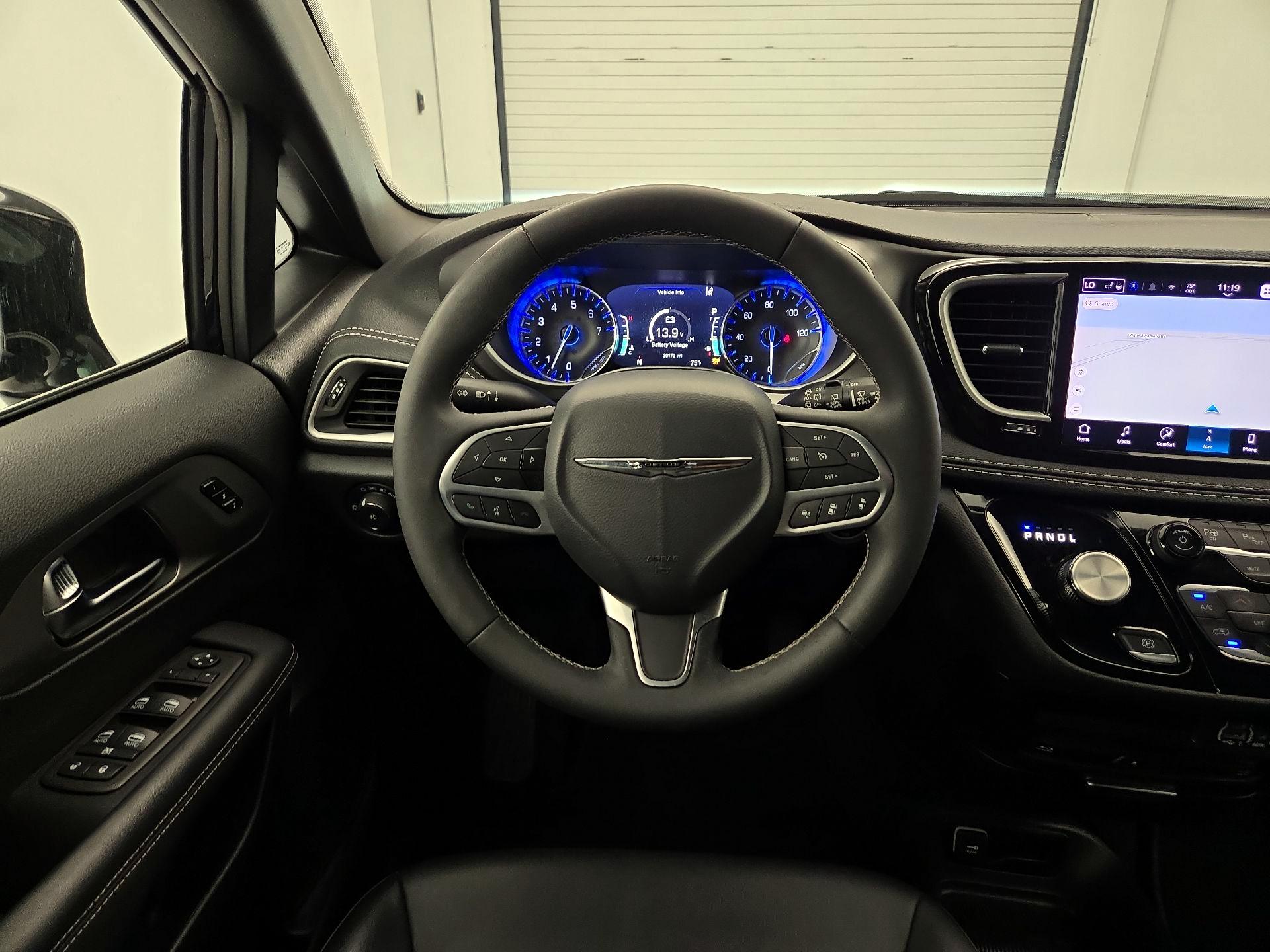 Thumbnail: 2025 Chrysler Pacifica - 10