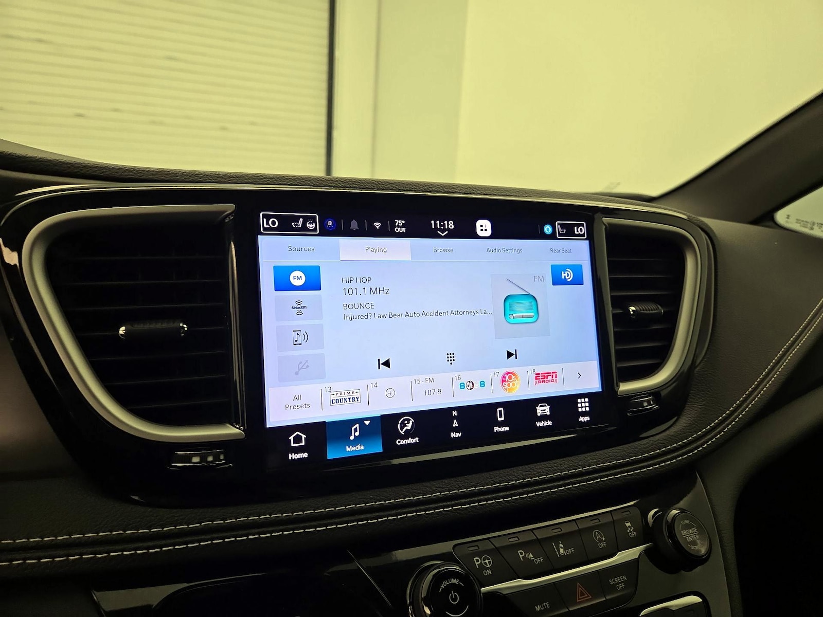 2025 Chrysler Pacifica Select - Photo 17
