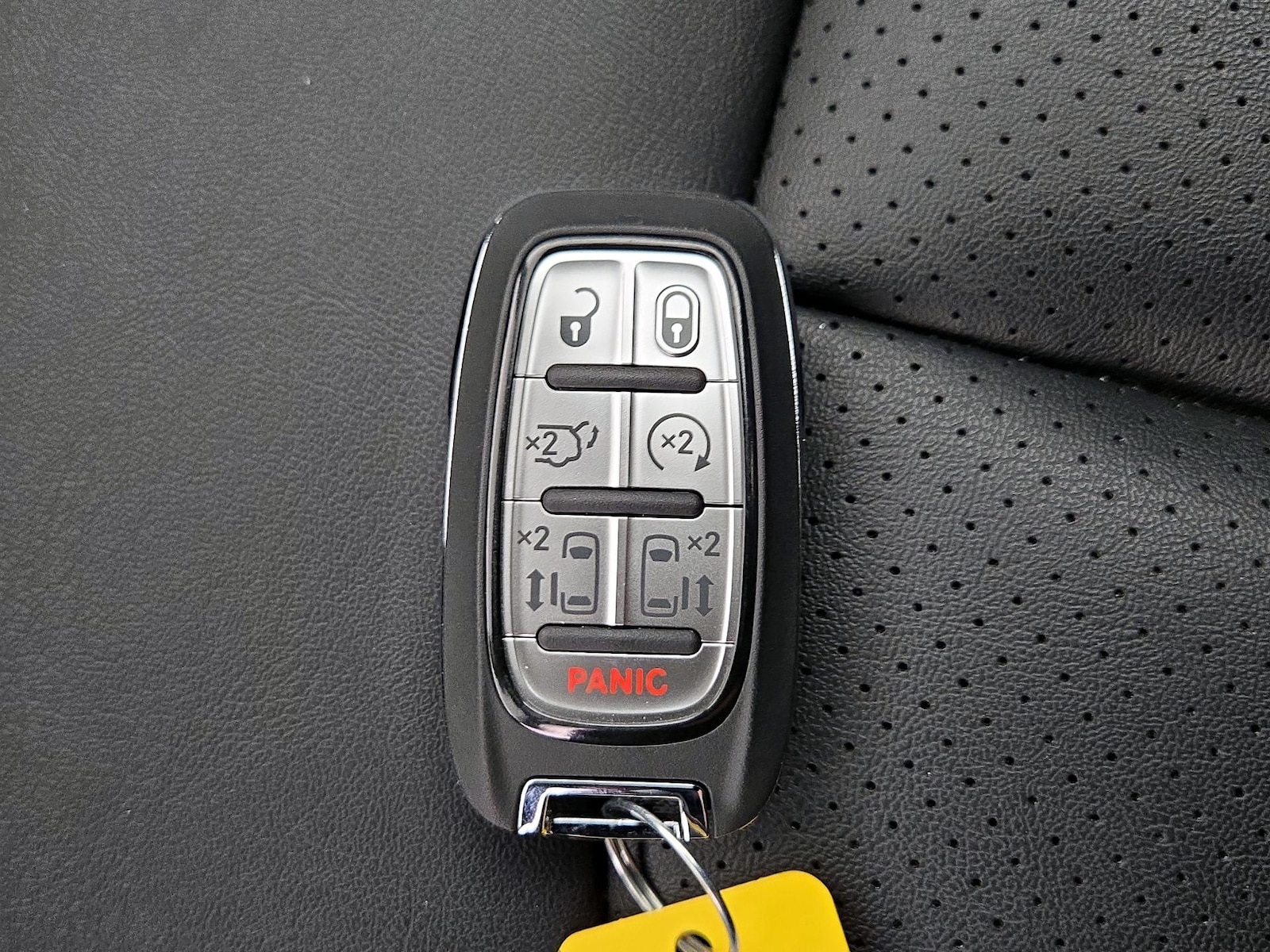 2025 Chrysler Pacifica Select - Photo 25
