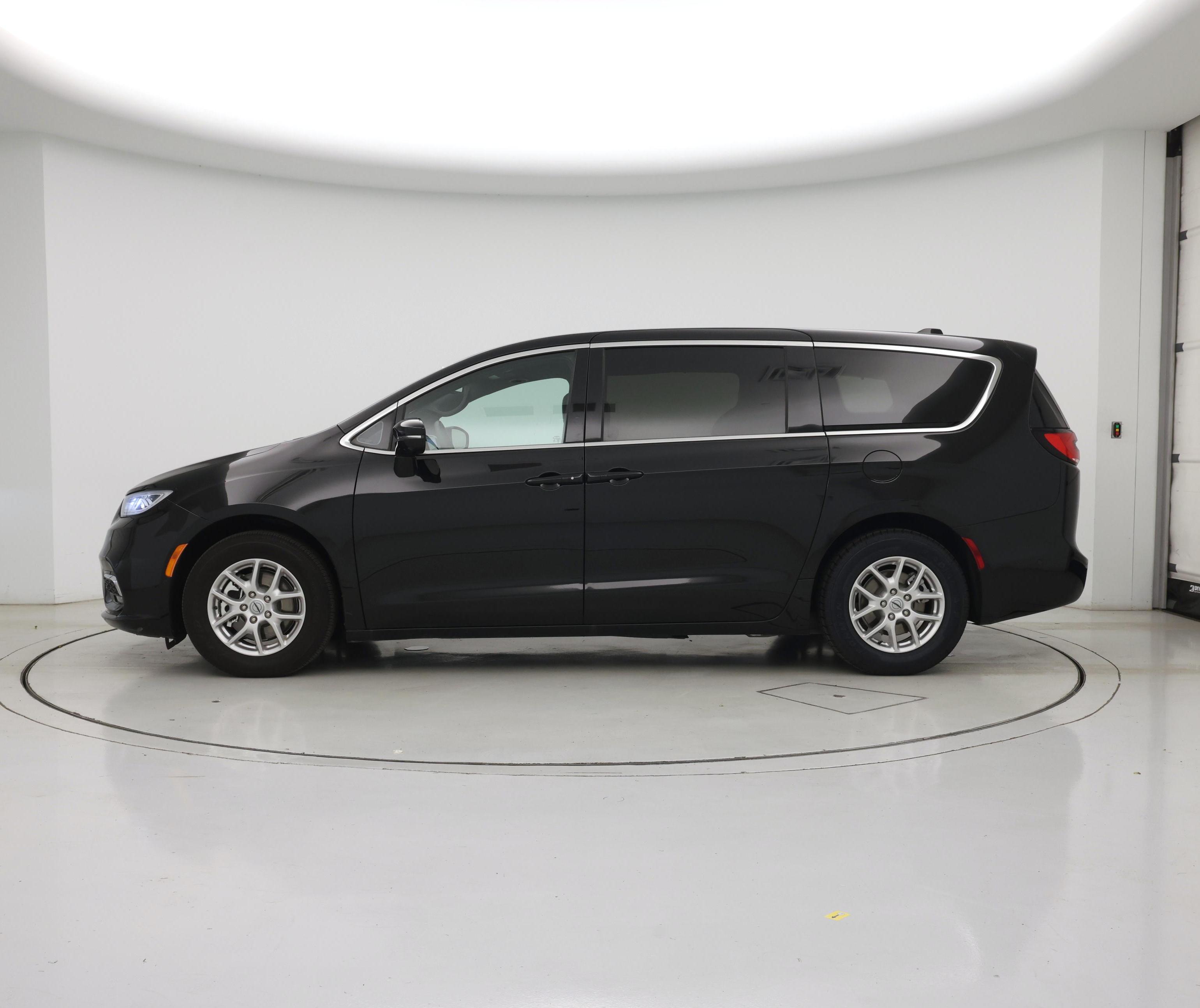 Thumbnail: 2025 Chrysler Pacifica - 3