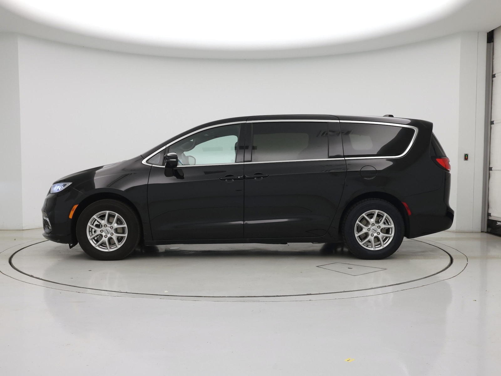 2025 Chrysler Pacifica Select - Photo 4