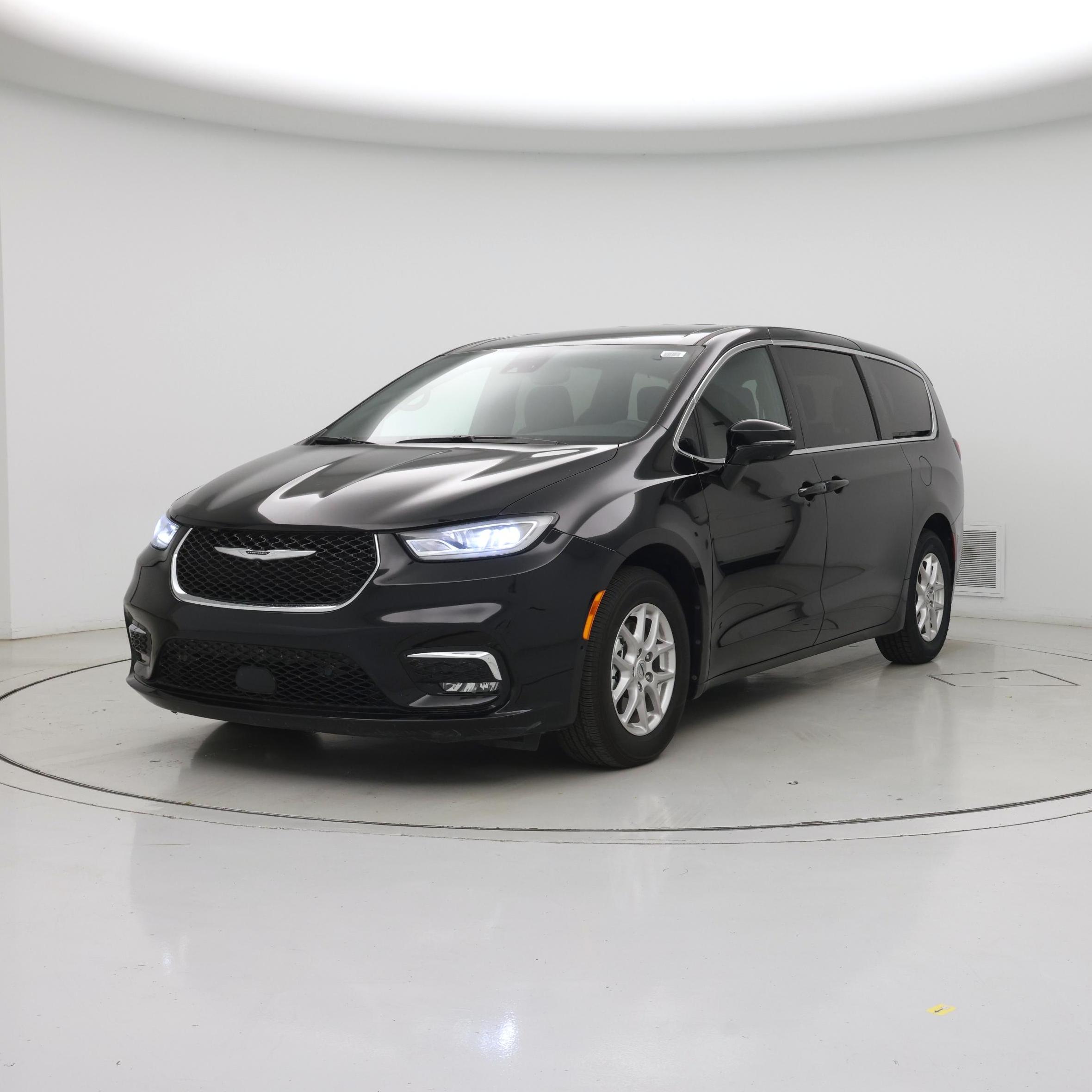 Thumbnail: 2025 Chrysler Pacifica - 4