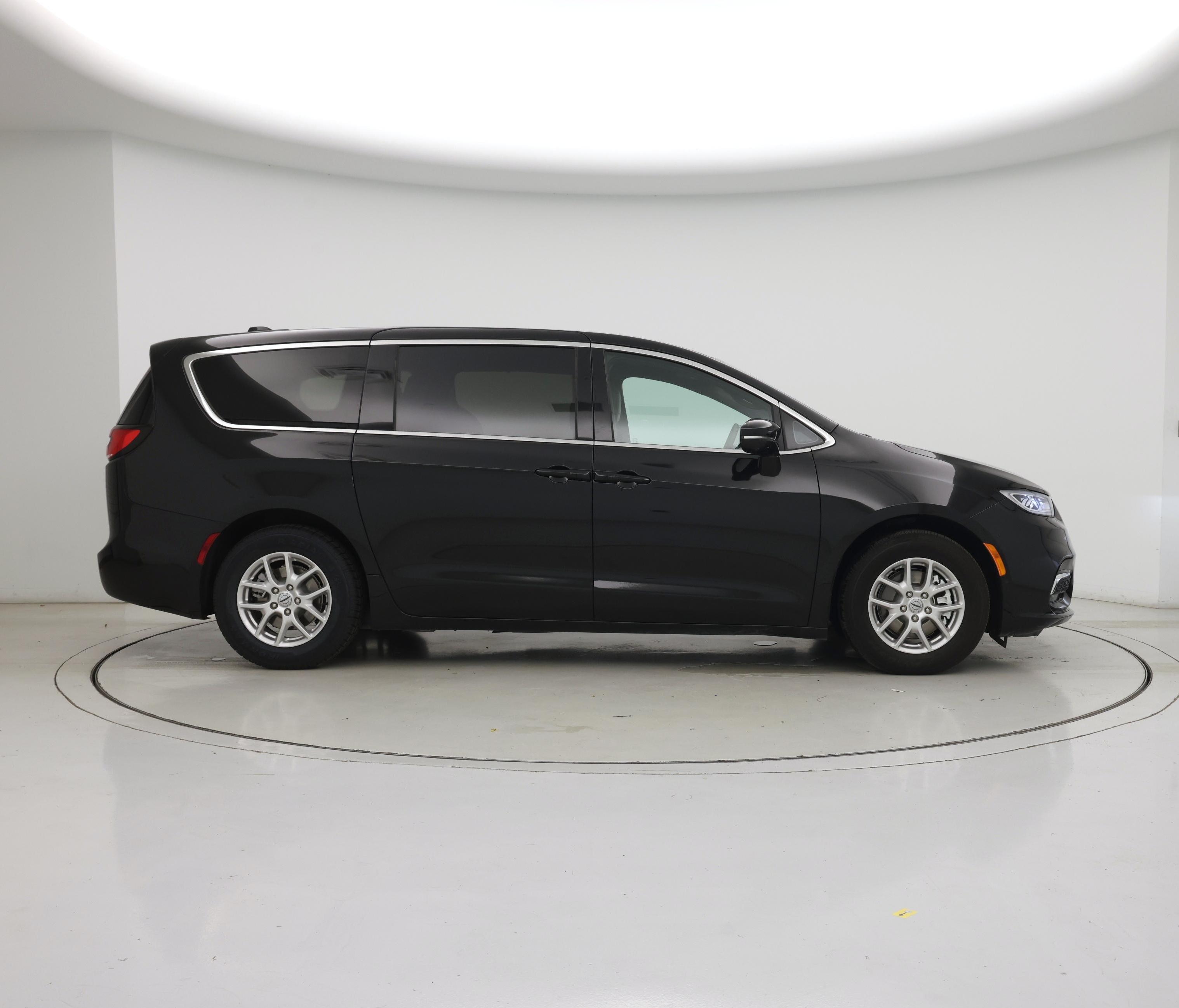 Thumbnail: 2025 Chrysler Pacifica - 7
