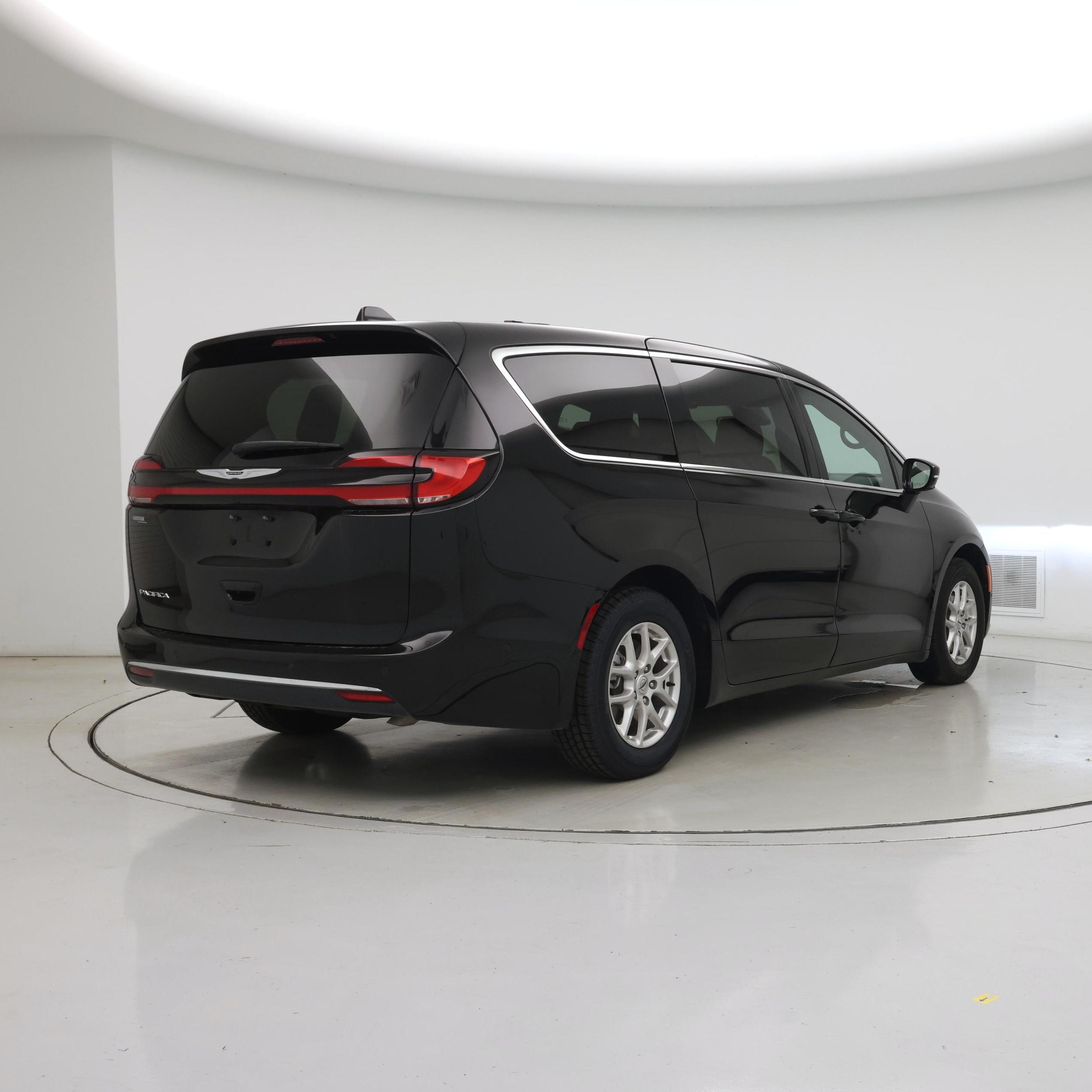 Thumbnail: 2025 Chrysler Pacifica - 8