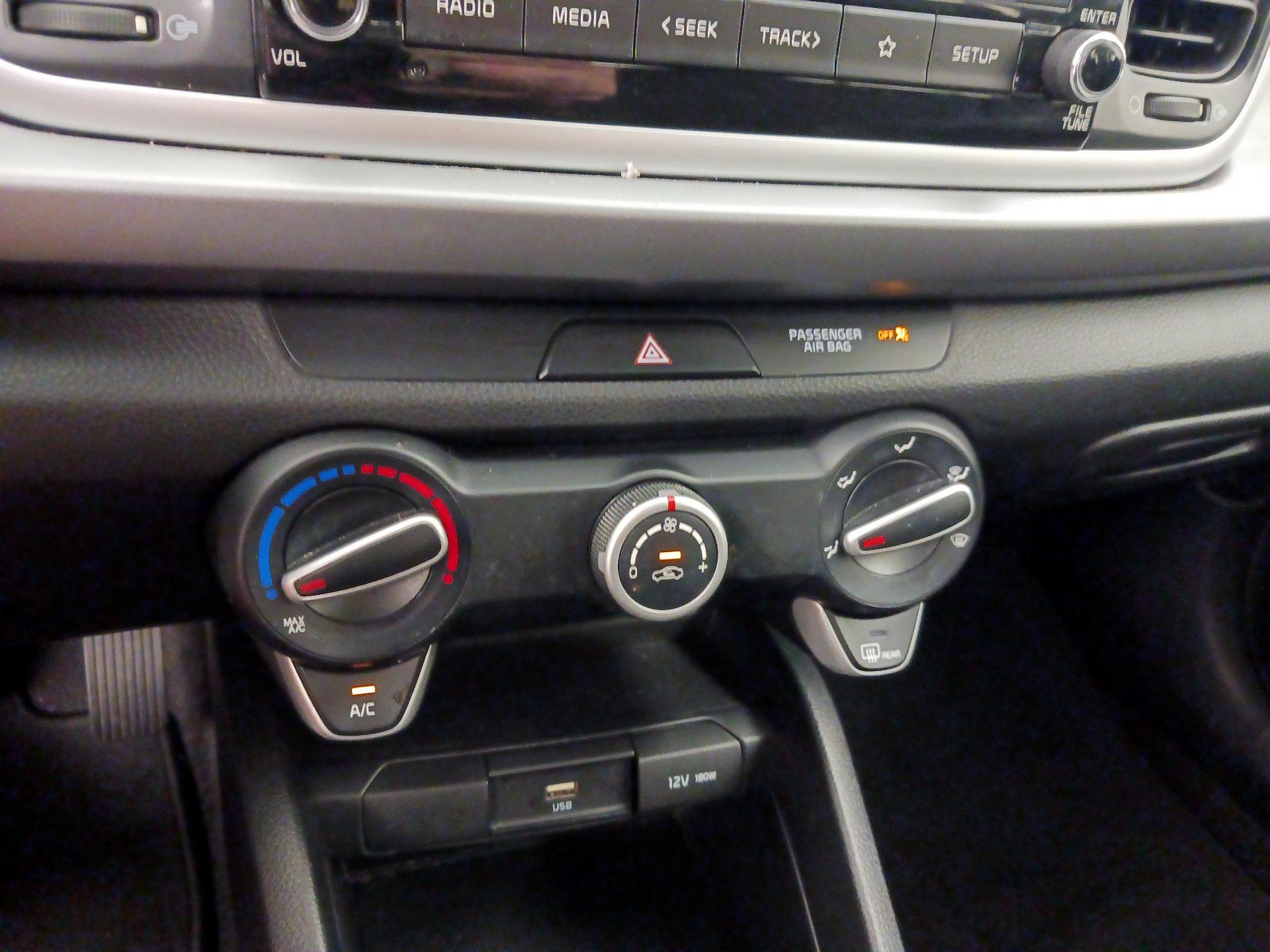 Thumbnail: 2022 Kia Rio - 16