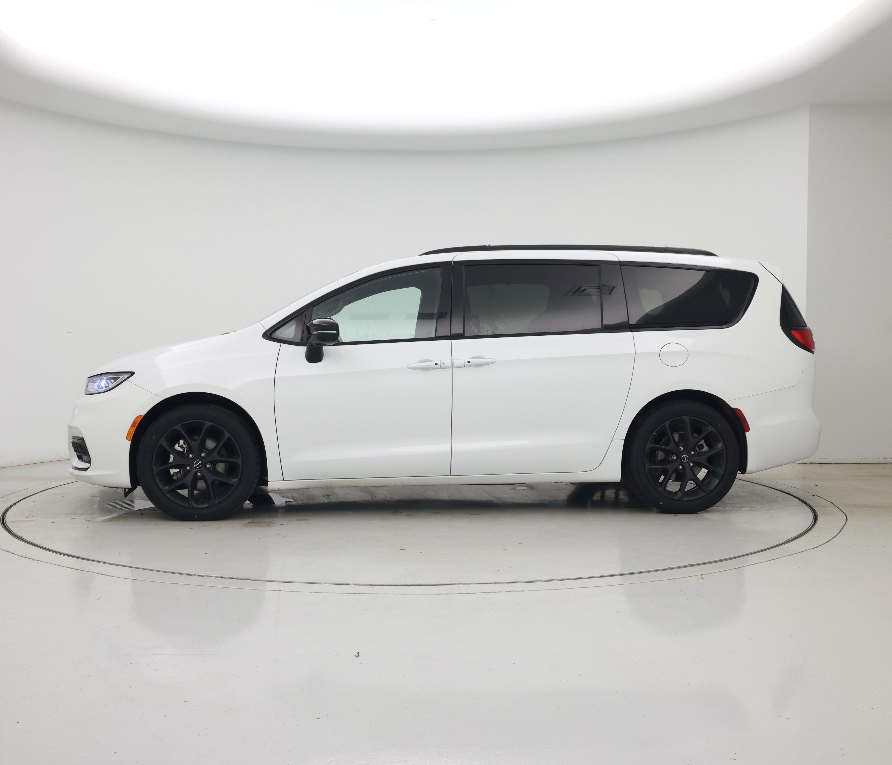 Thumbnail: 2025 Chrysler Pacifica - 3