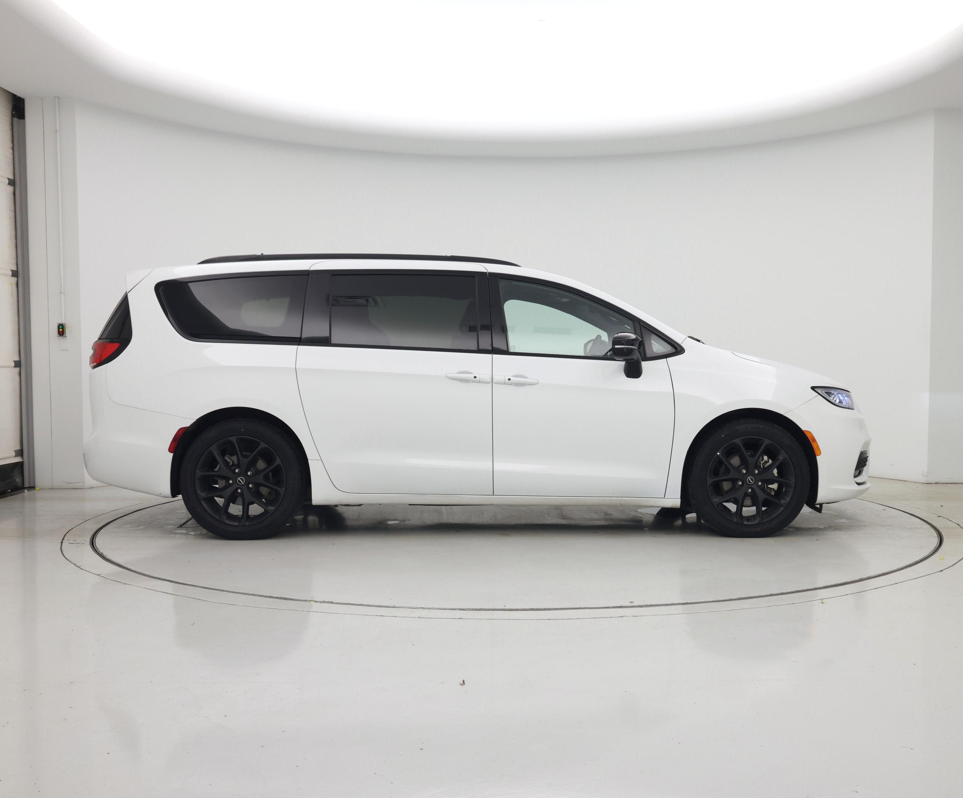 Thumbnail: 2025 Chrysler Pacifica - 7