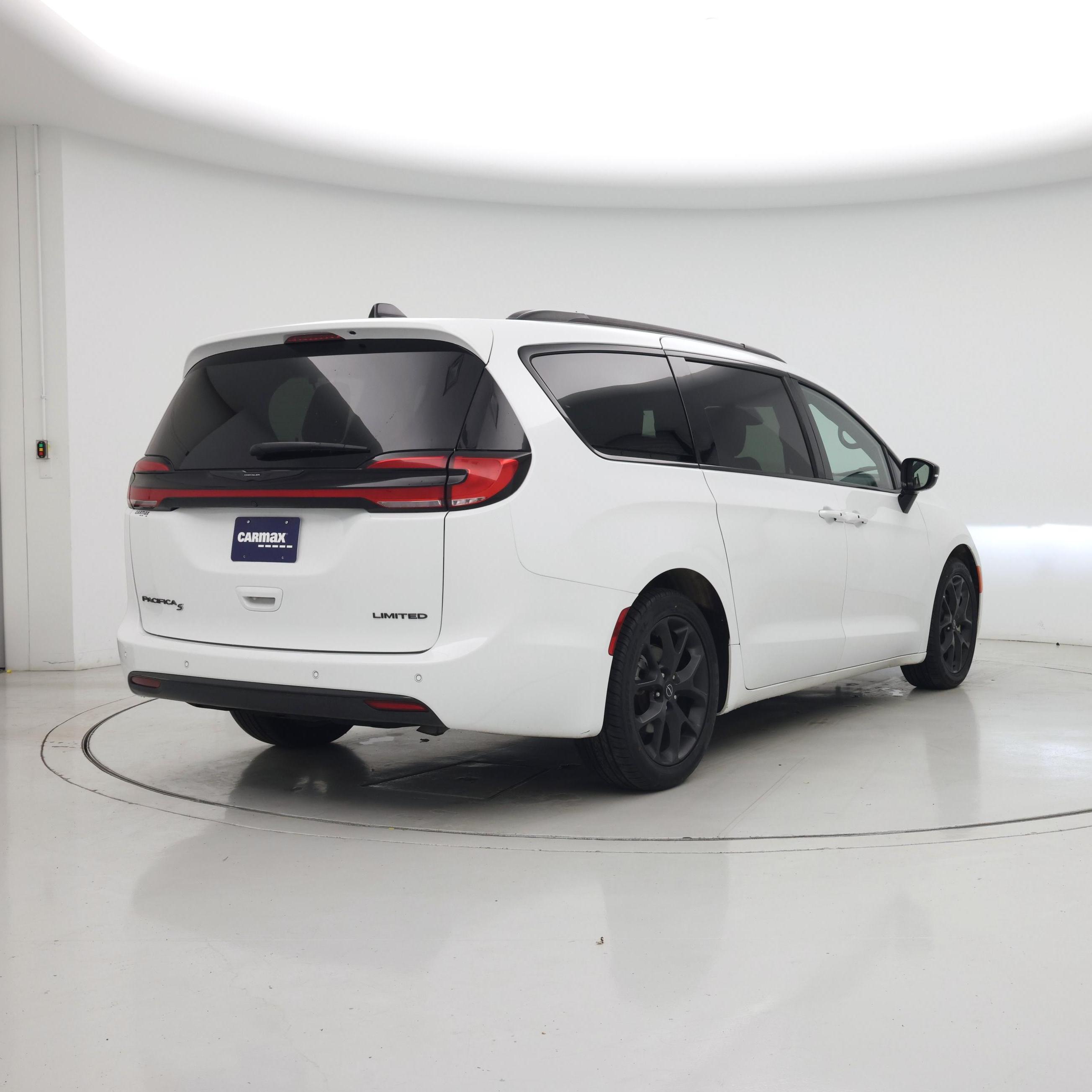 Thumbnail: 2025 Chrysler Pacifica - 8