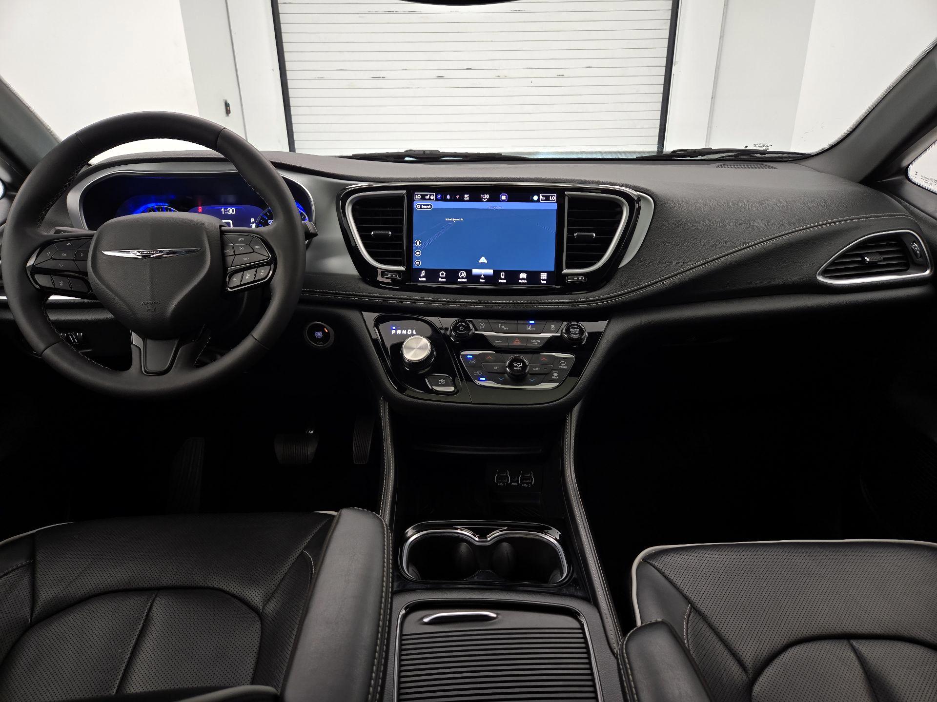 Thumbnail: 2025 Chrysler Pacifica - 9