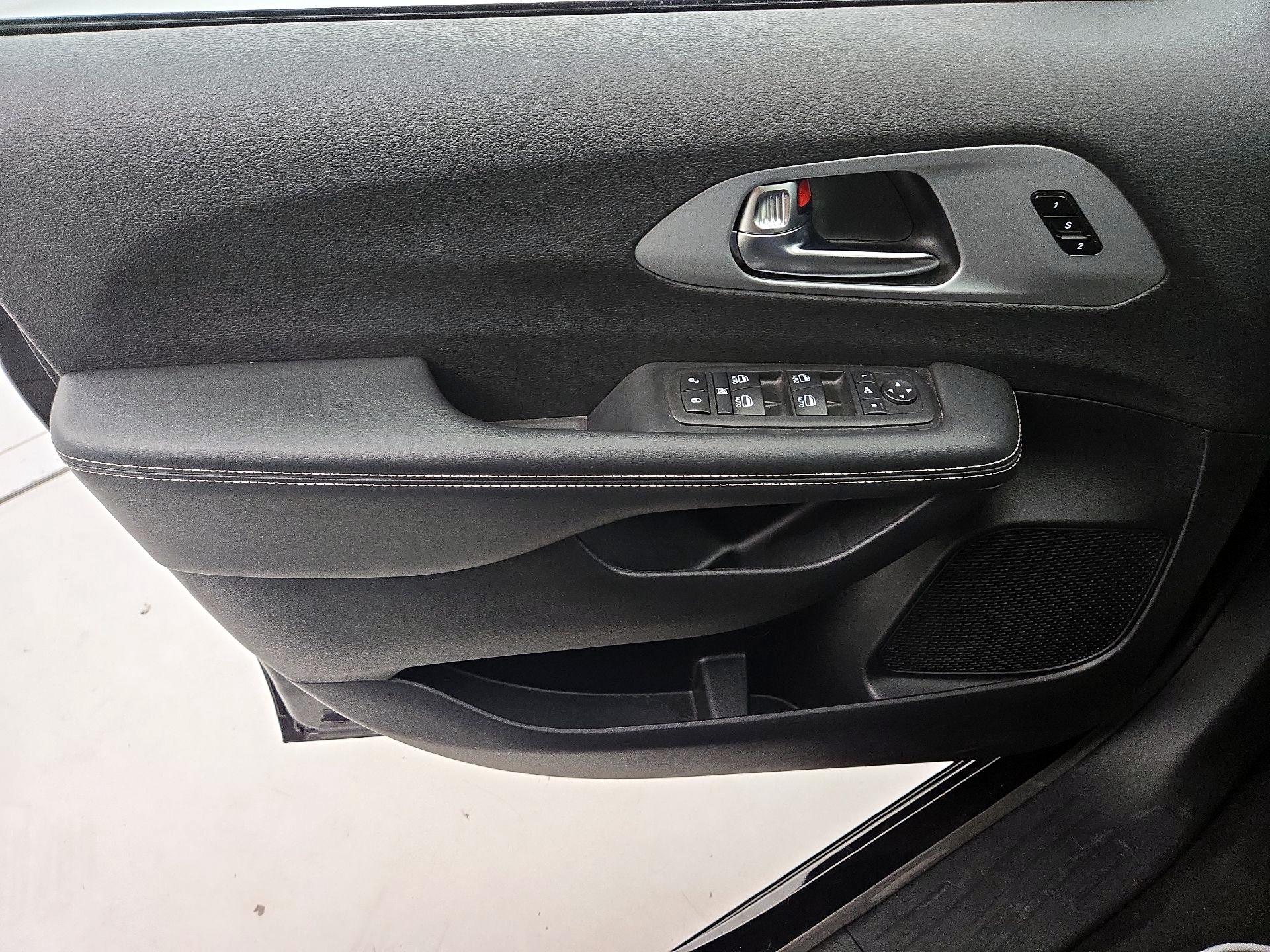 Thumbnail: 2025 Chrysler Pacifica - 12
