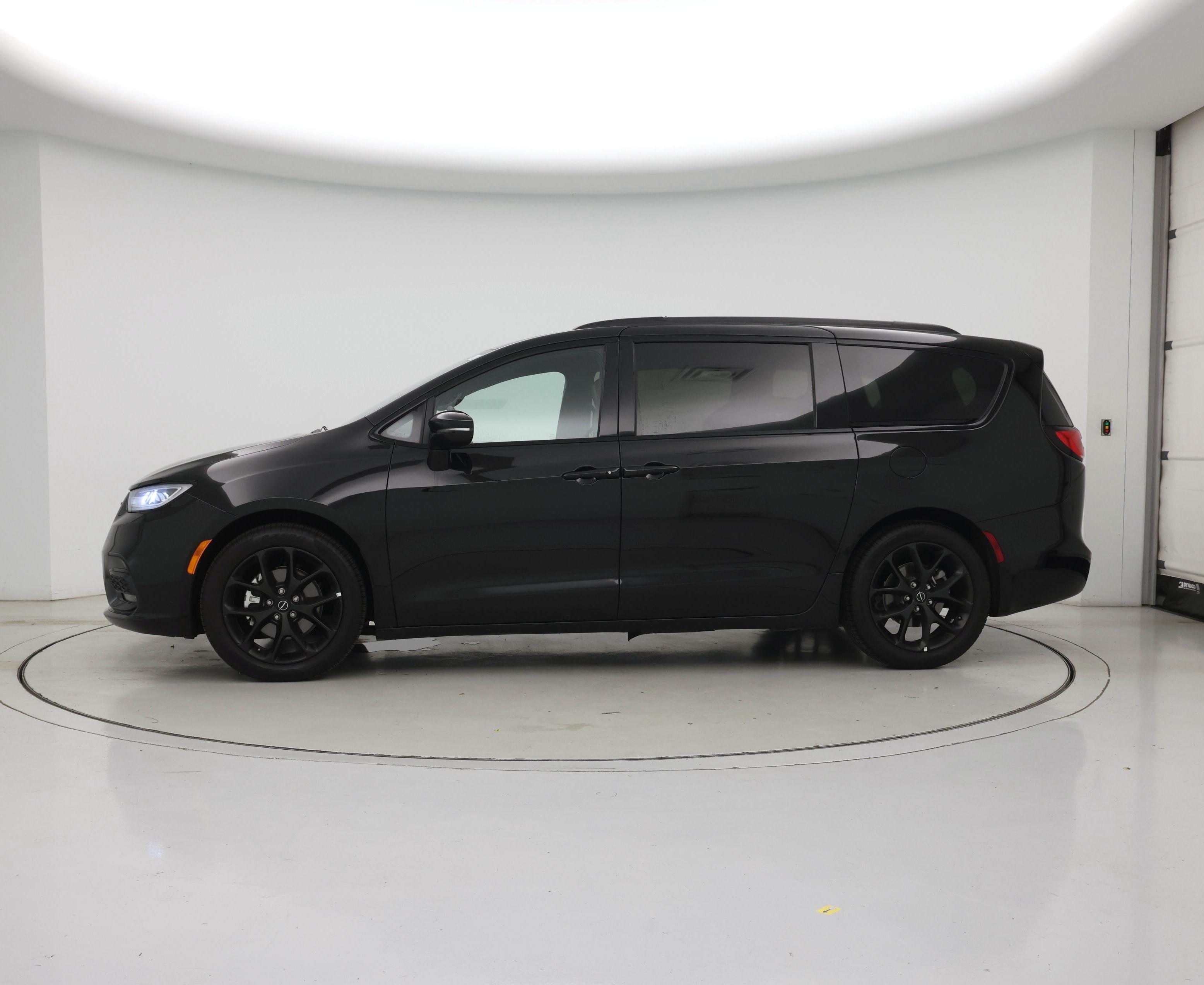 Thumbnail: 2025 Chrysler Pacifica - 3