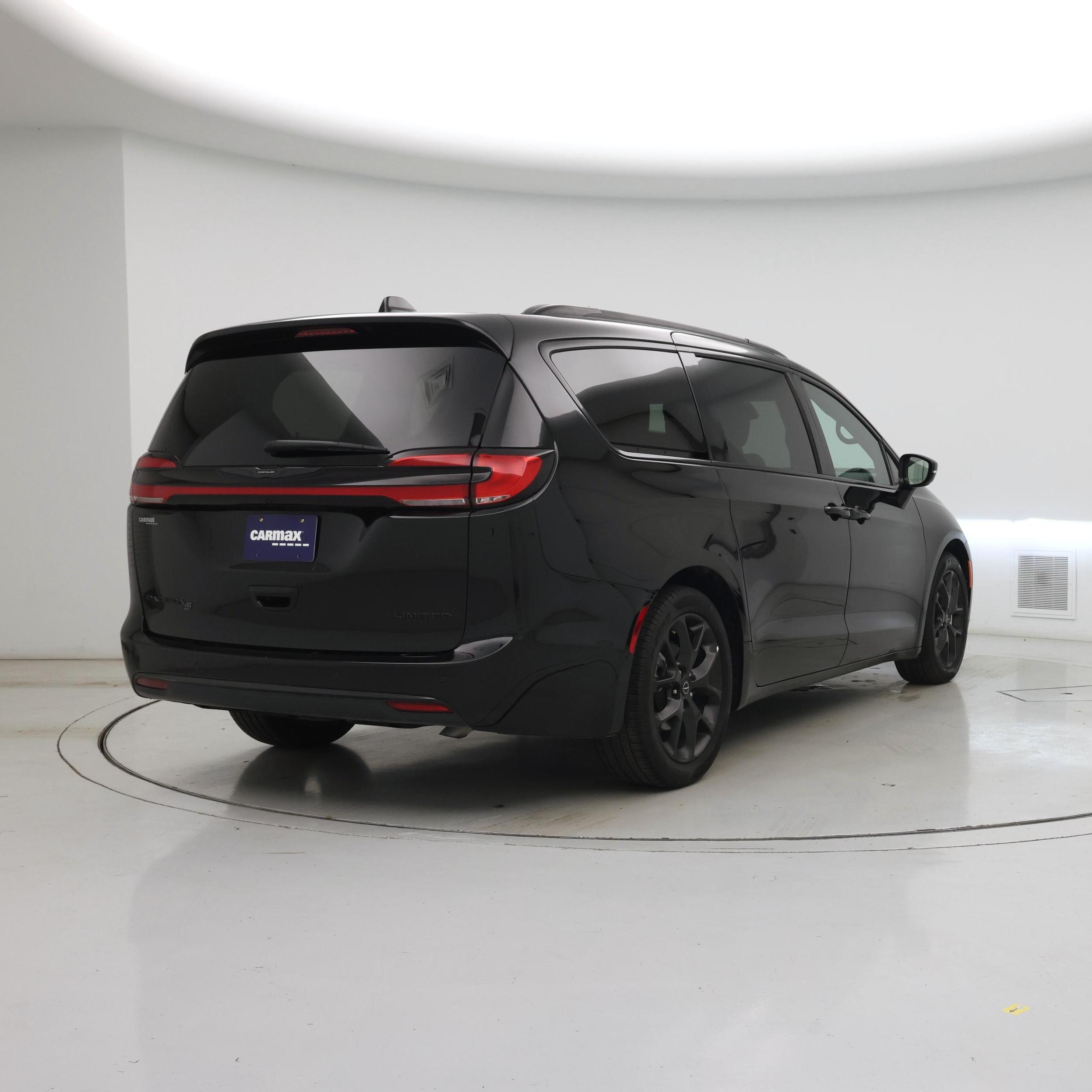 Thumbnail: 2025 Chrysler Pacifica - 8