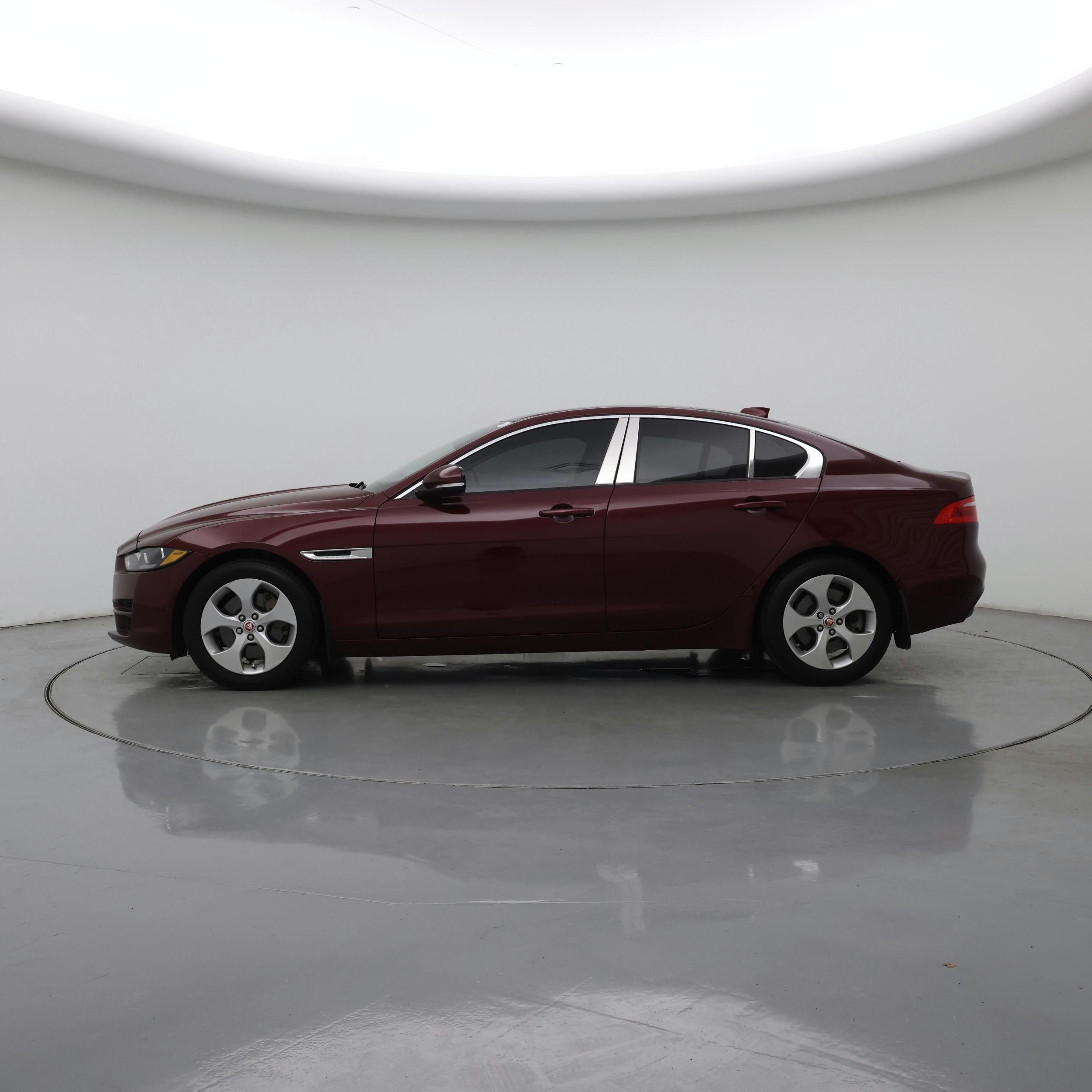 Thumbnail: 2017 Jaguar XE - 3