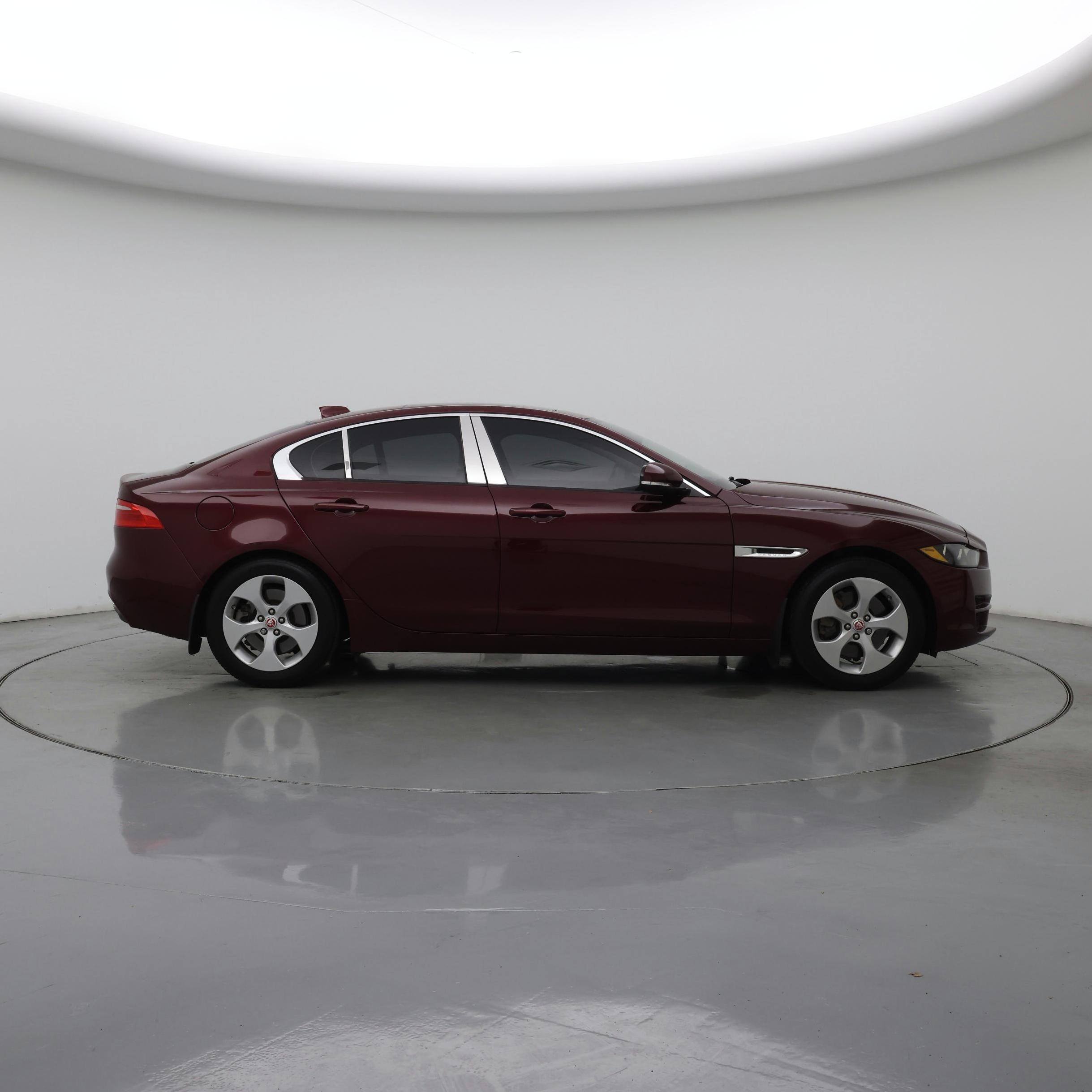Thumbnail: 2017 Jaguar XE - 7